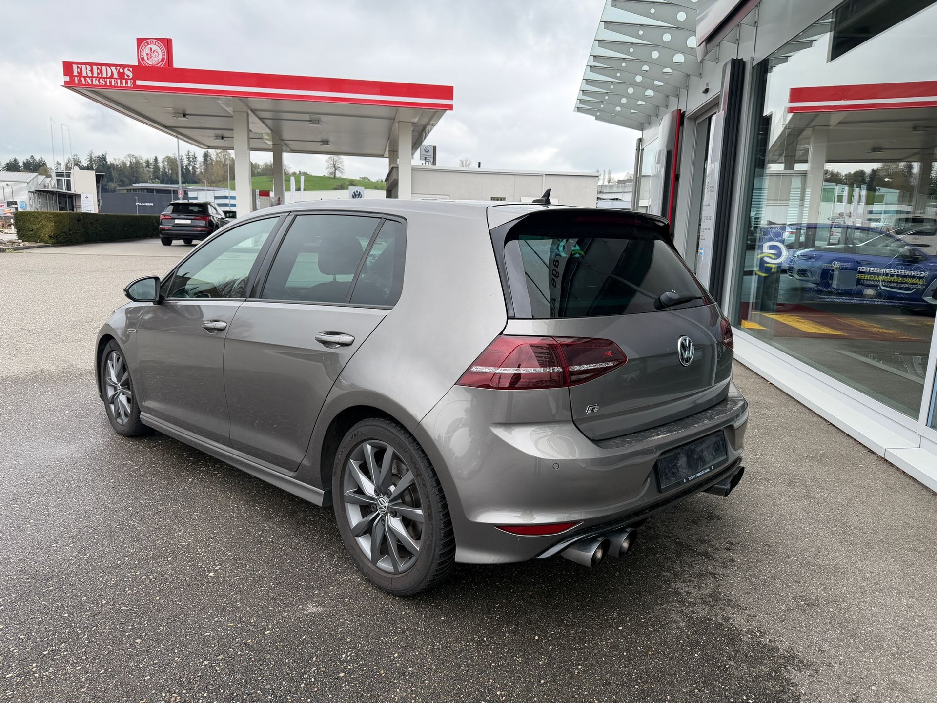 VW Golf 2.0 TSI R 4Motion DSG-showroom-element-2