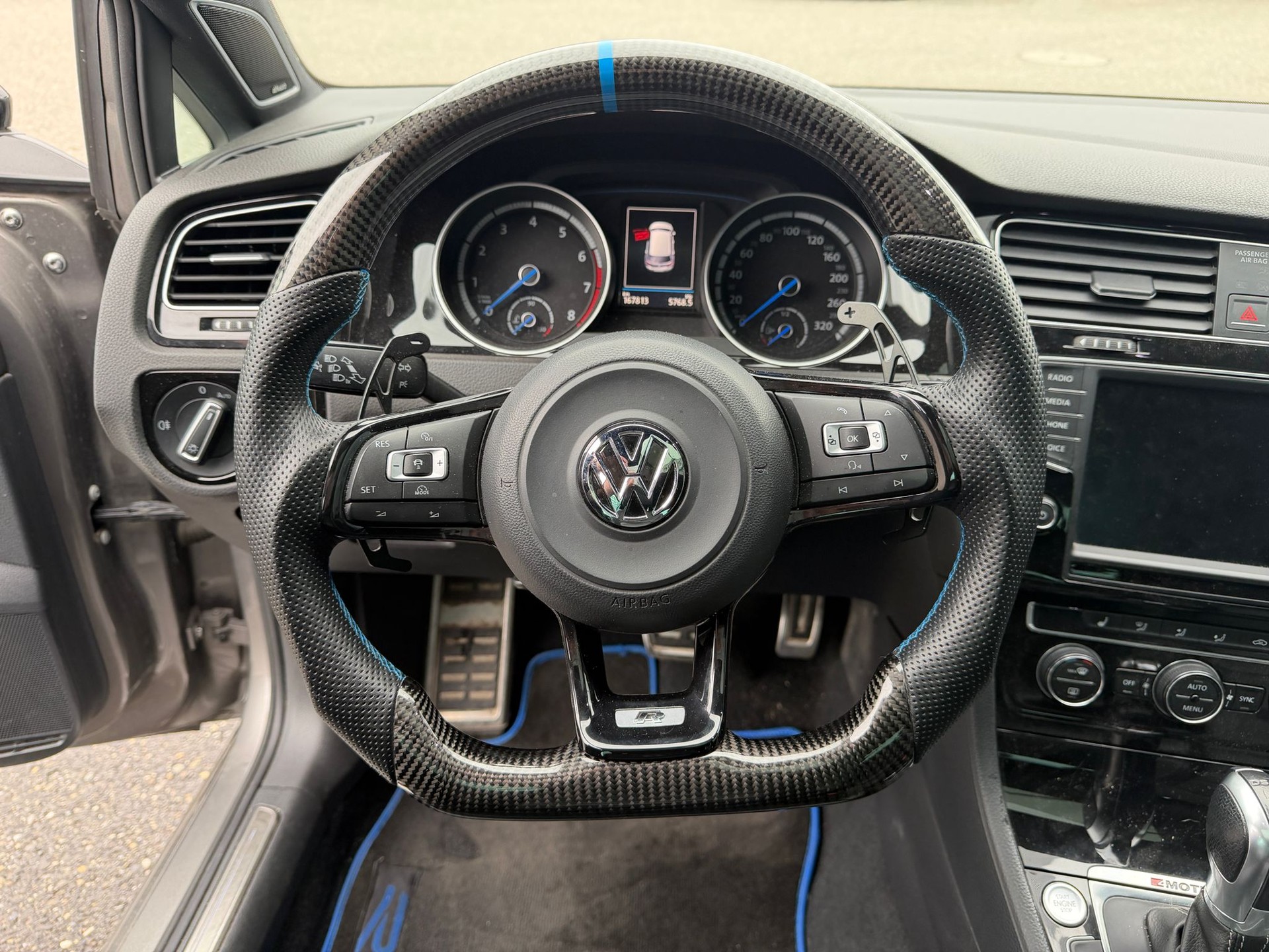 VW Golf 2.0 TSI R 4Motion DSG-image-15
