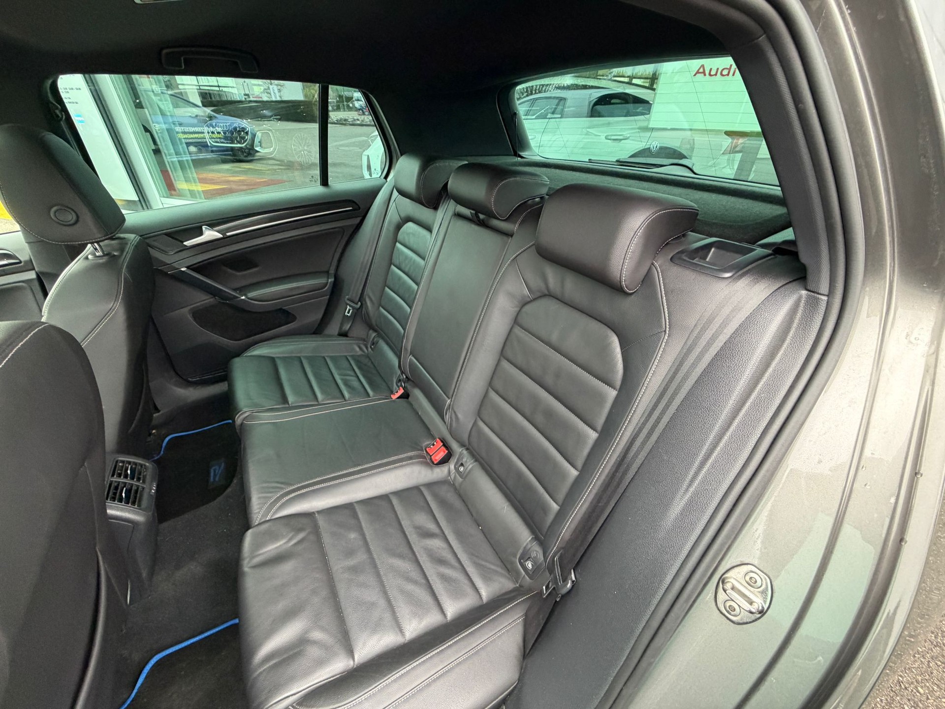 VW Golf 2.0 TSI R 4Motion DSG-image-22