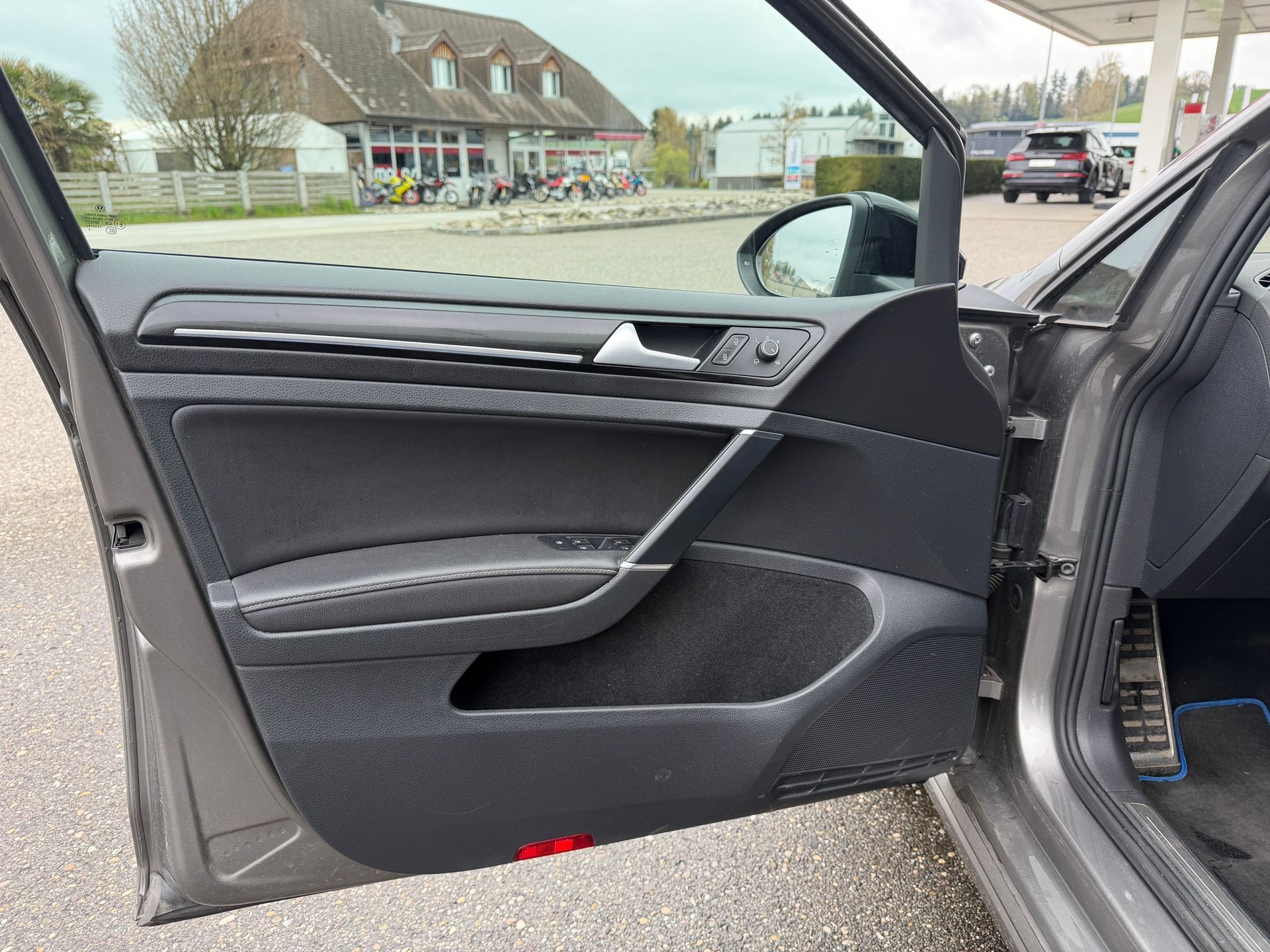 VW Golf 2.0 TSI R 4Motion DSG-image-11
