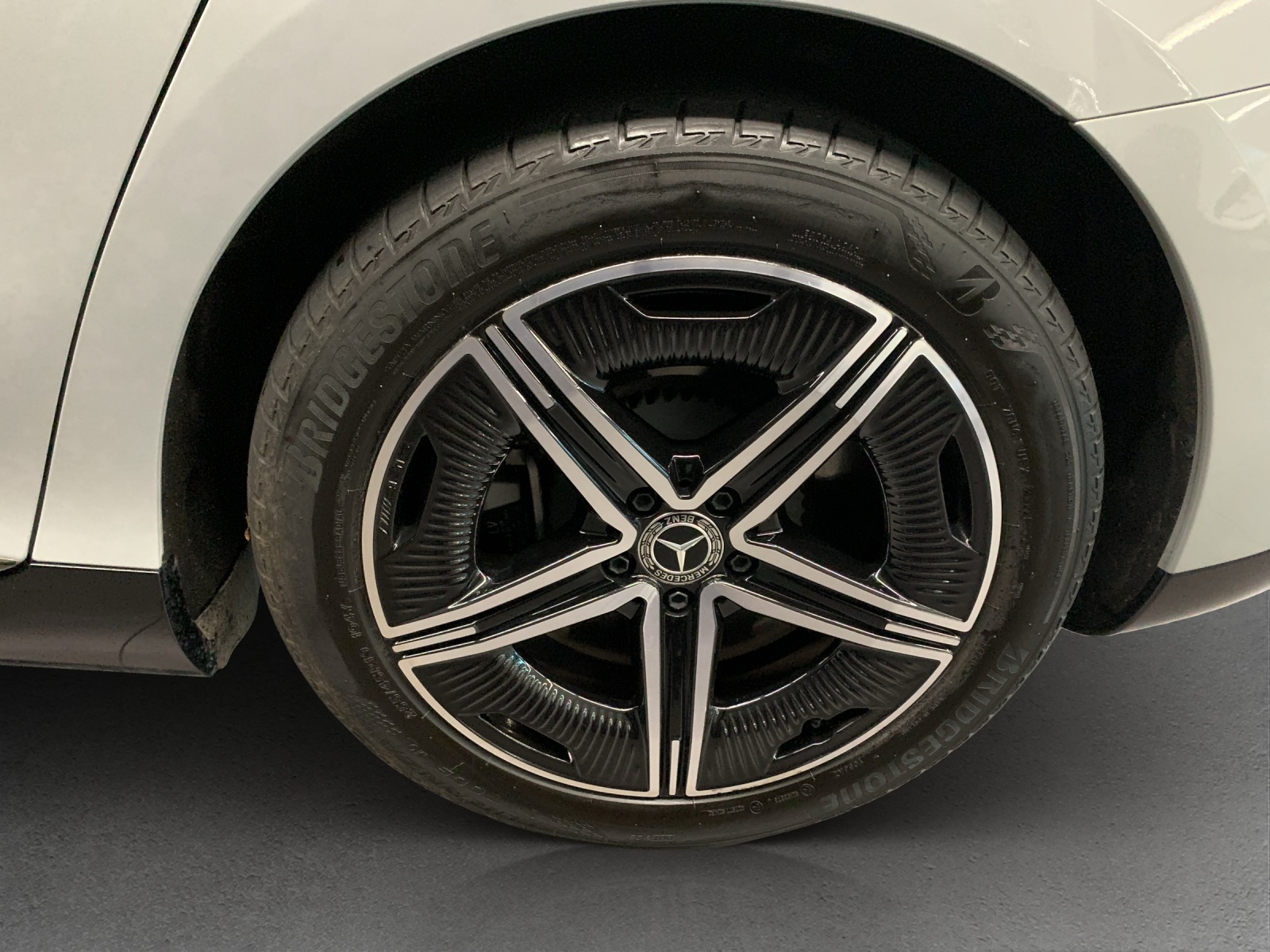 MERCEDES-BENZ EQE 350 4 Matic-image-11