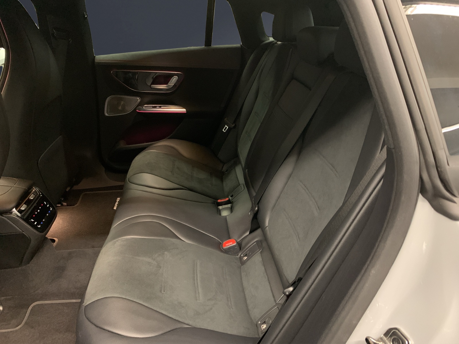MERCEDES-BENZ EQE 350 4 Matic-image-10