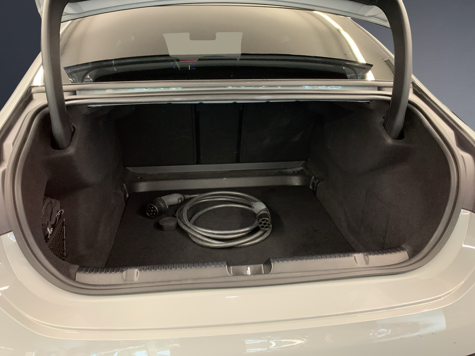 MERCEDES-BENZ EQE 350 4 Matic-image-12