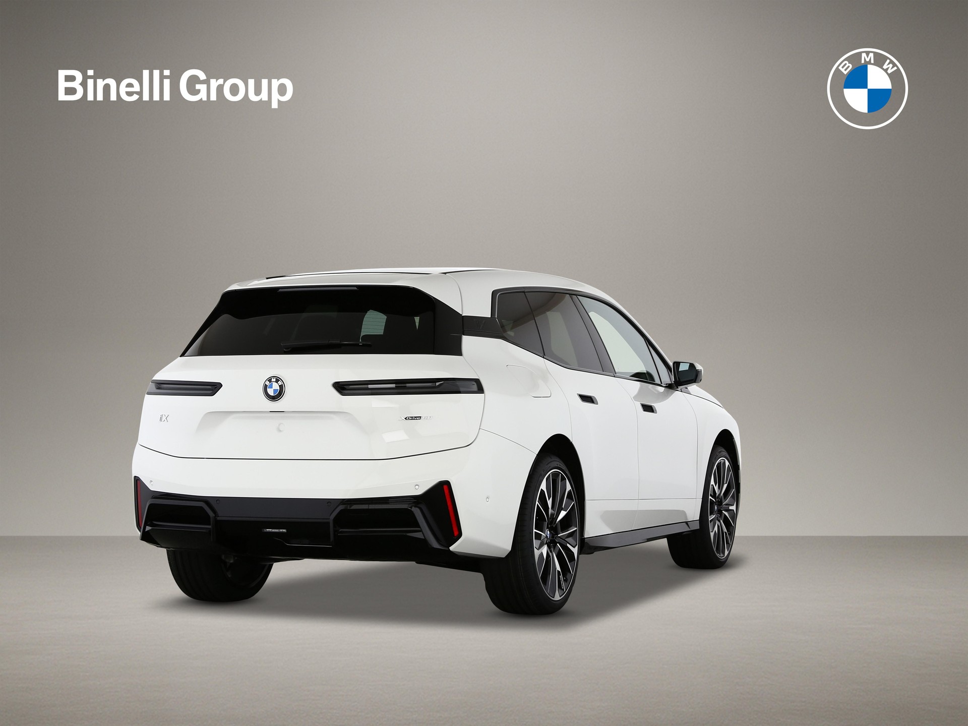 BMW iX xDrive60-showroom-element-1