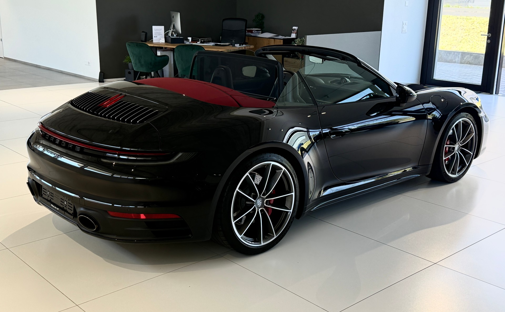 PORSCHE 911 Carrera 4S Cabriolet PDK ***CH-Porsche***Inkl. 1 Jahr All-In Garantie***Neuwertig***-image-41