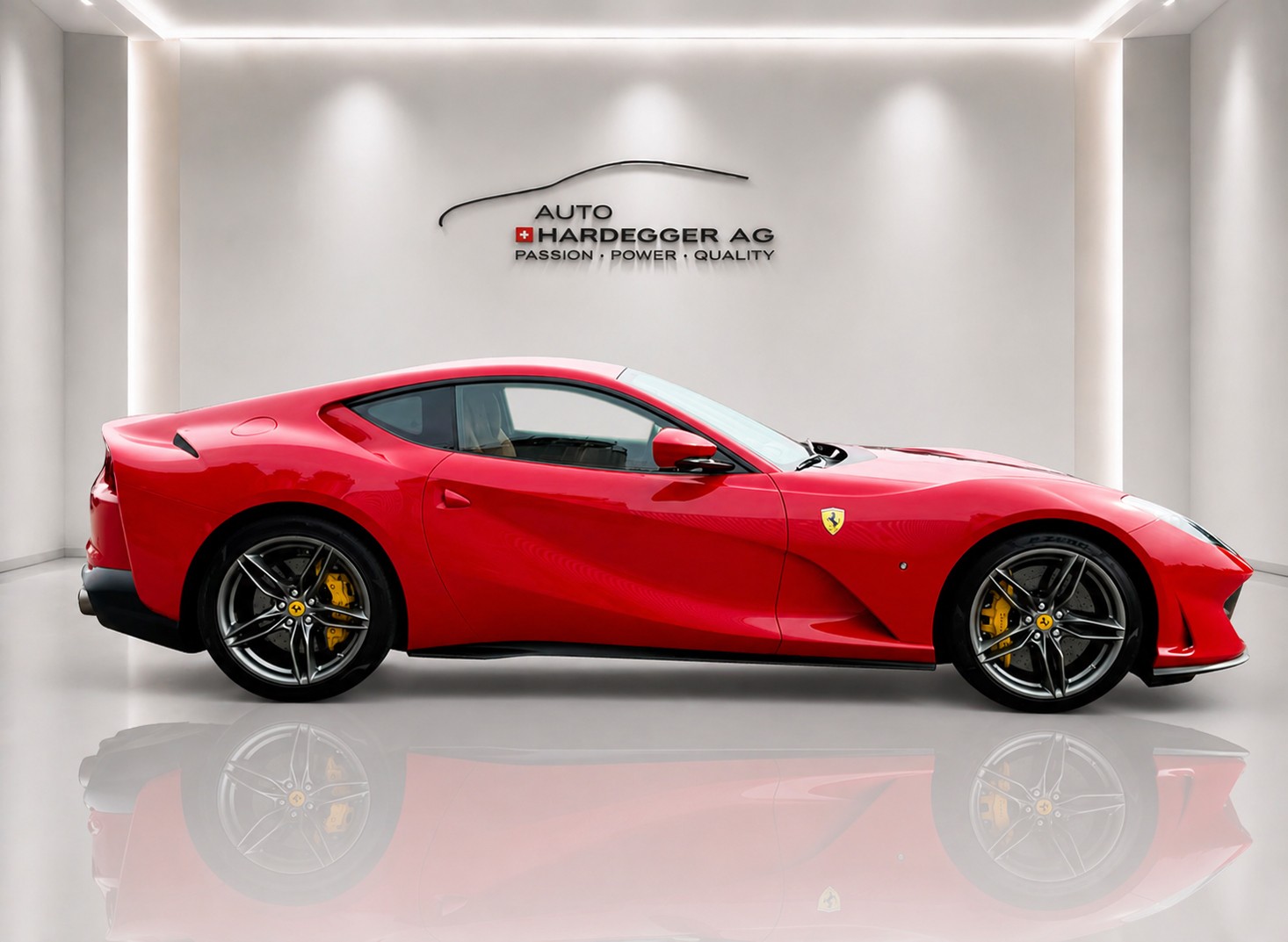FERRARI 812 Superfast-showroom-element-2