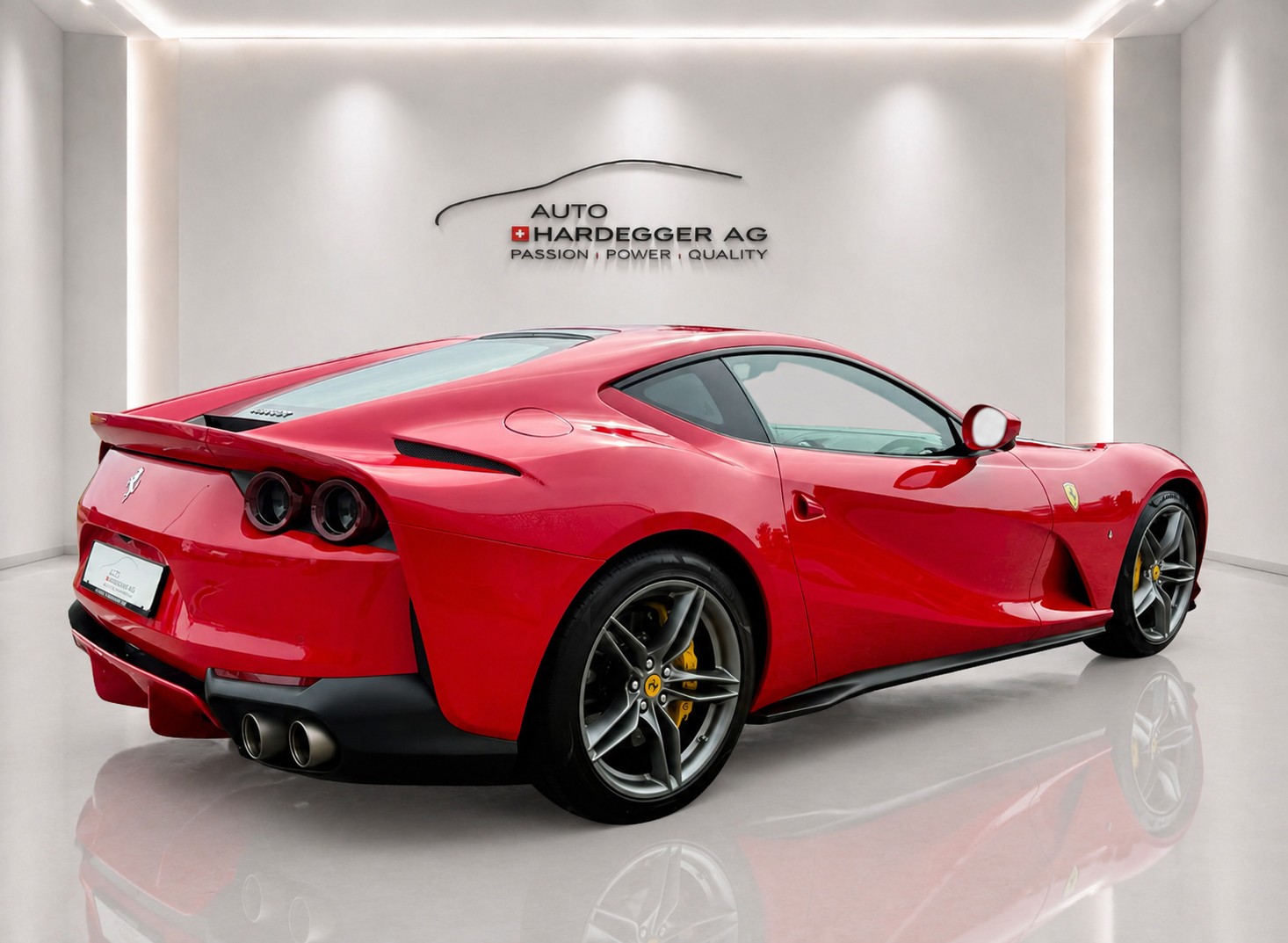 FERRARI 812 Superfast-showroom-element-1
