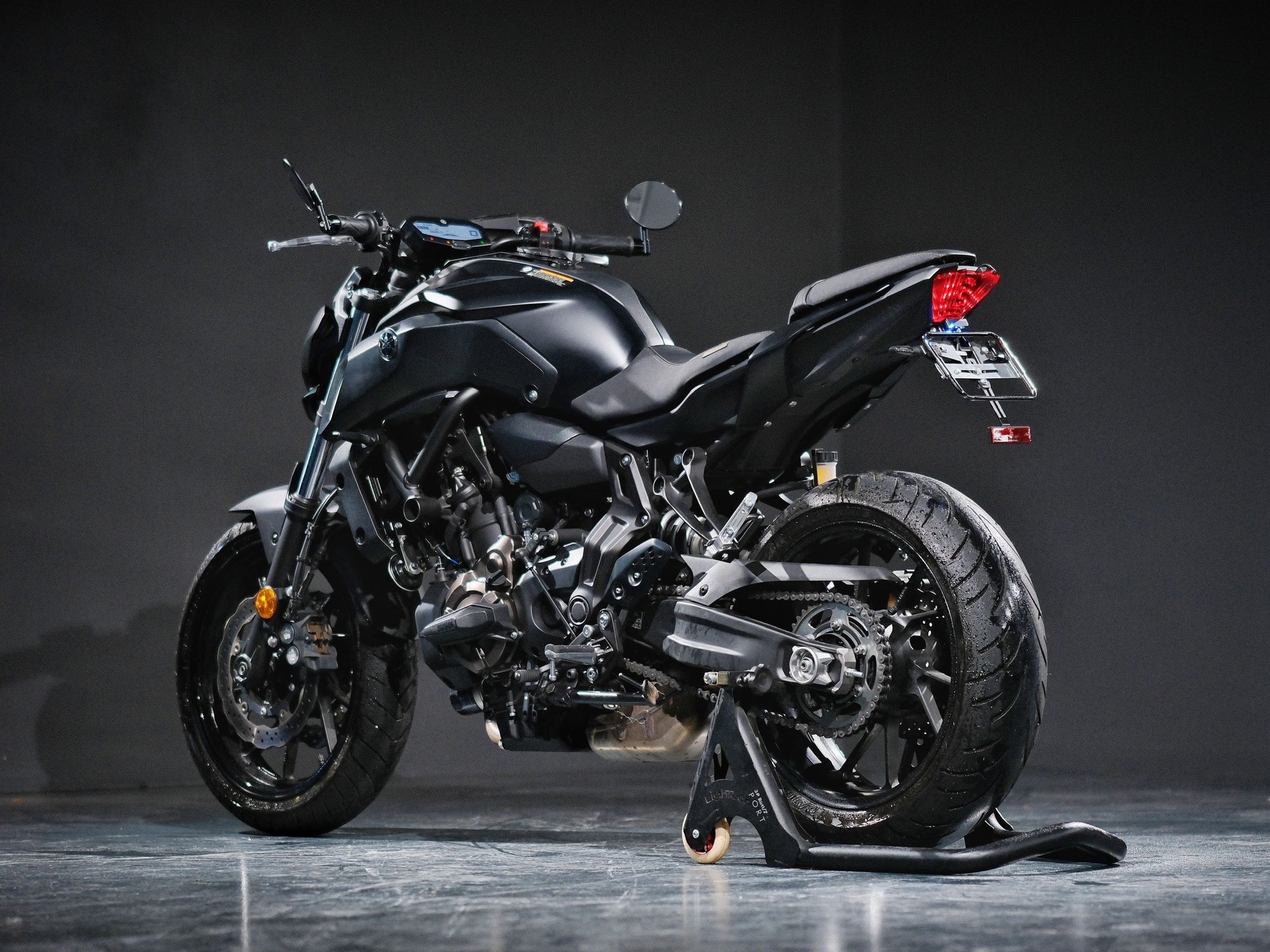 YAMAHA MT-07 ABS-showroom-element-2