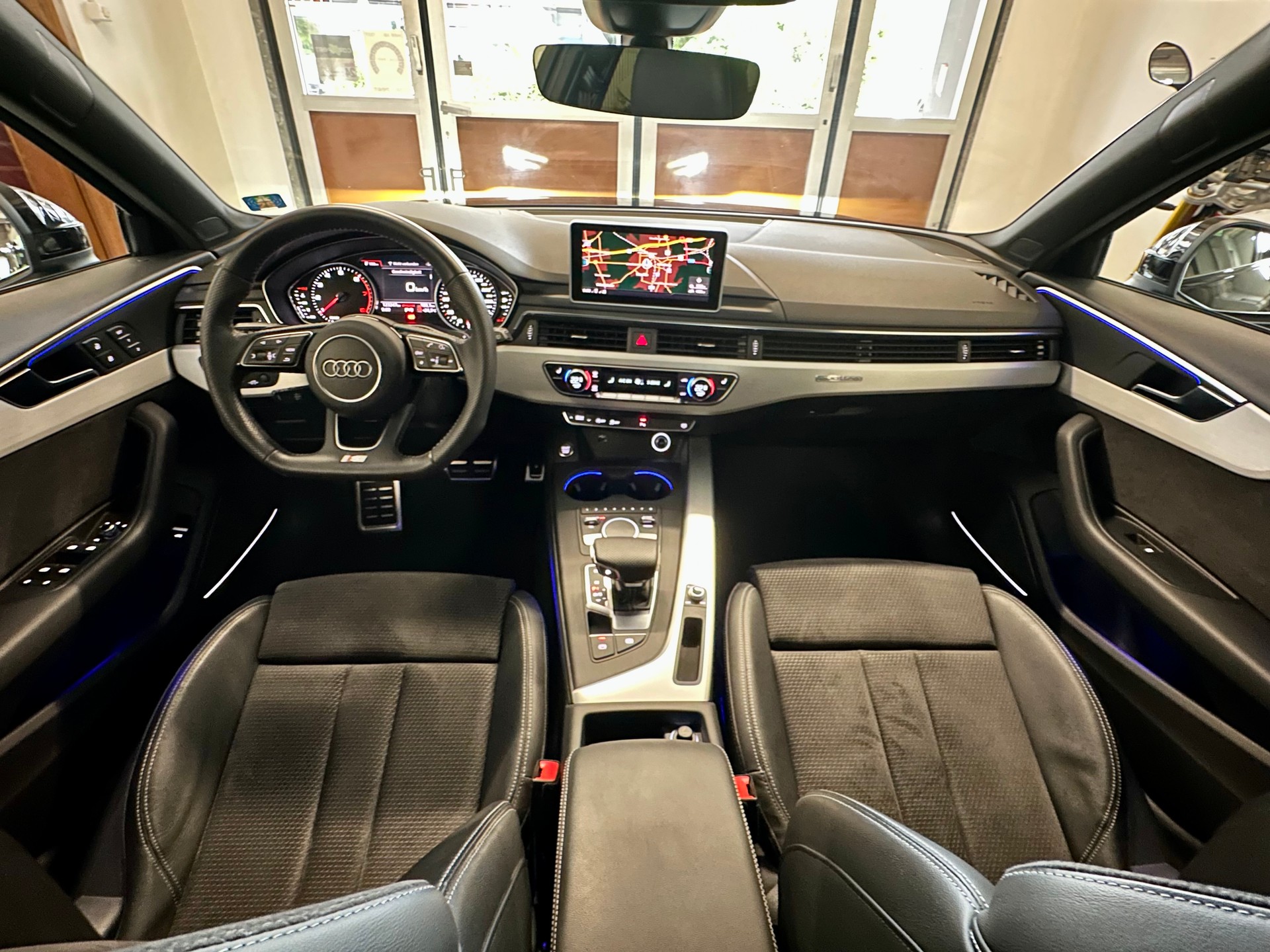 AUDI A4 Avant 2.0 TFSI Sport quattro S-tronic-image-12