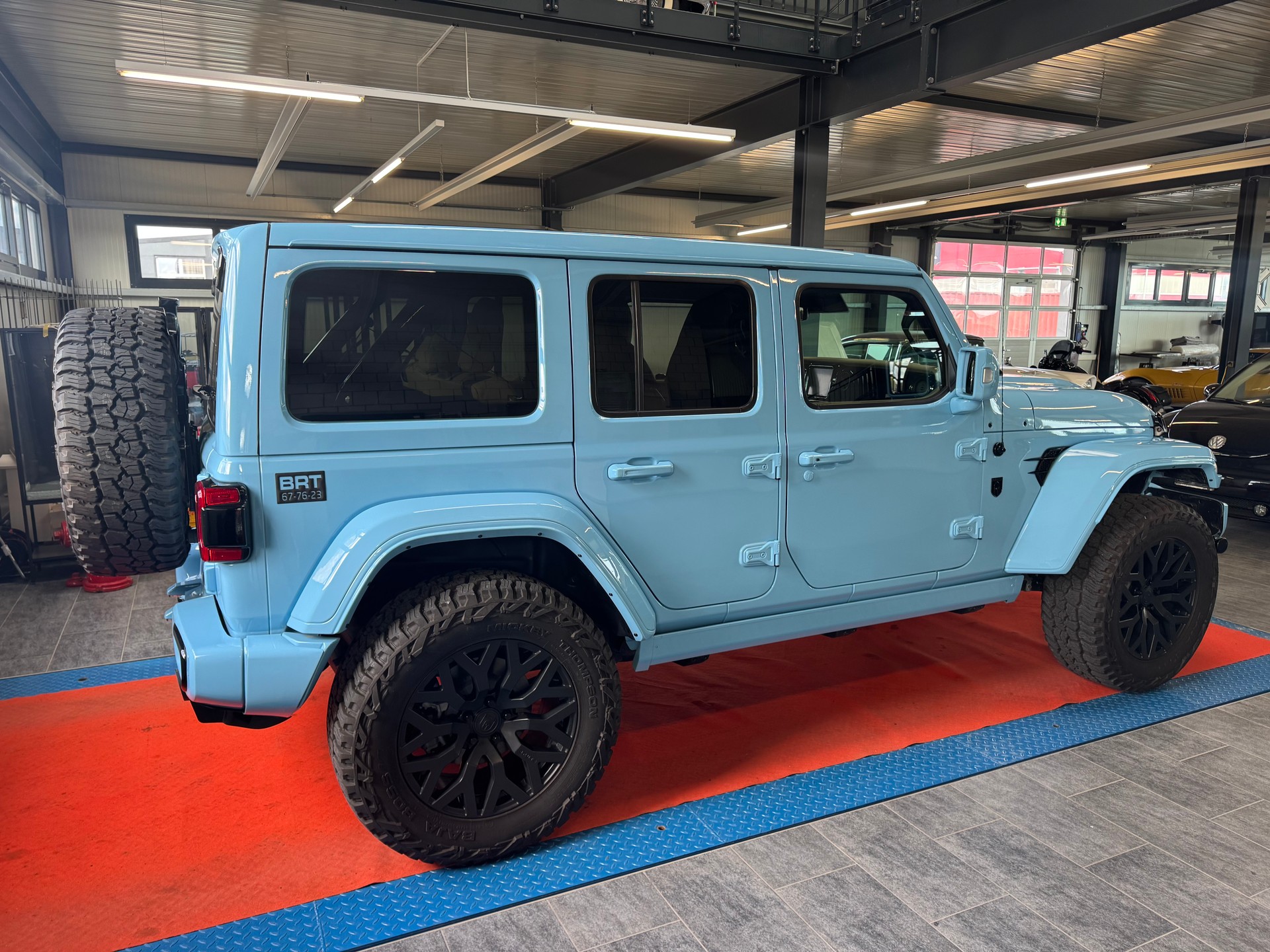 JEEP Unlimited Brute Edition 2.0 4Xe Skyone-showroom-element-3