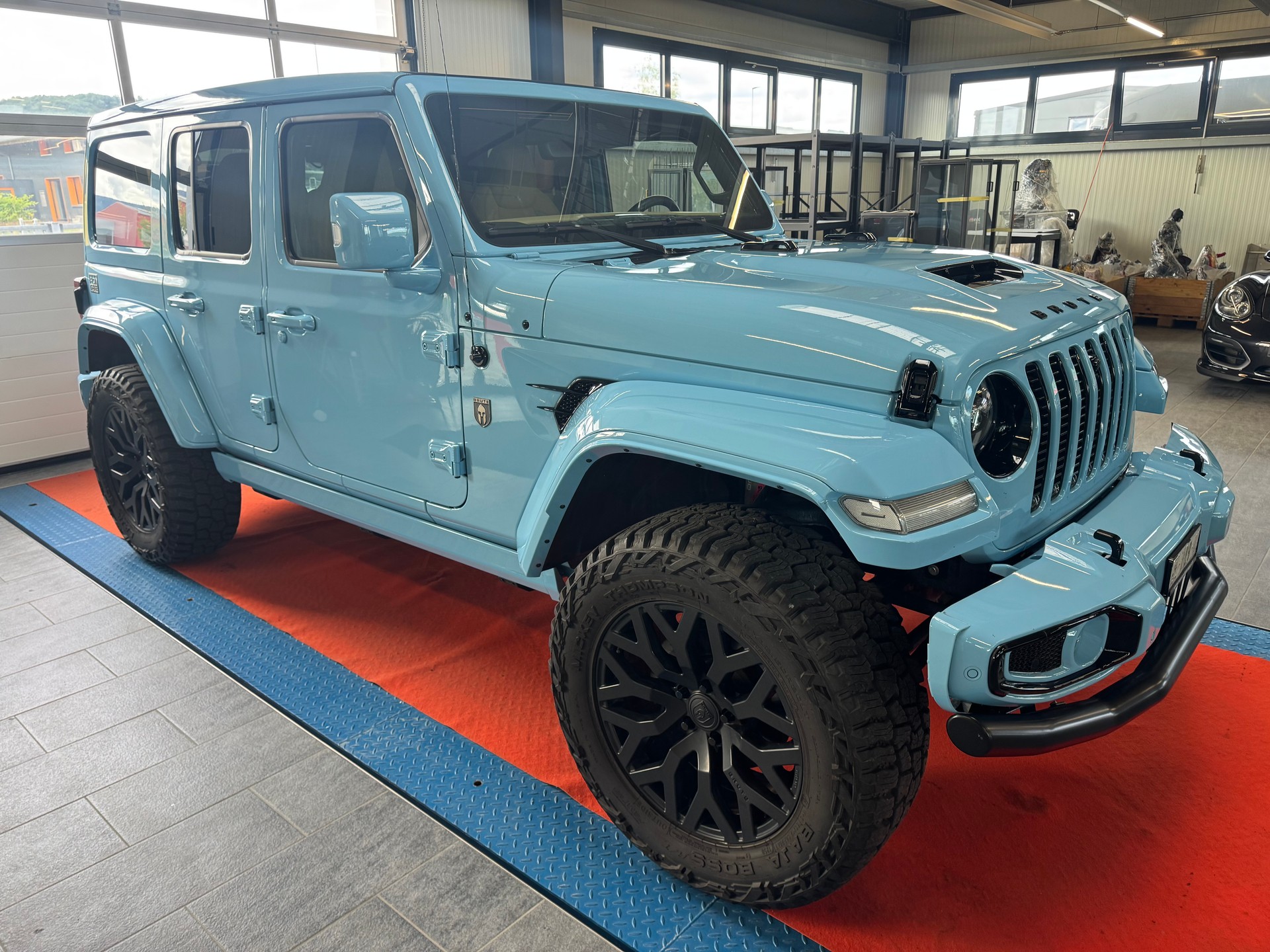 JEEP Unlimited Brute Edition 2.0 4Xe Skyone-showroom-element-2