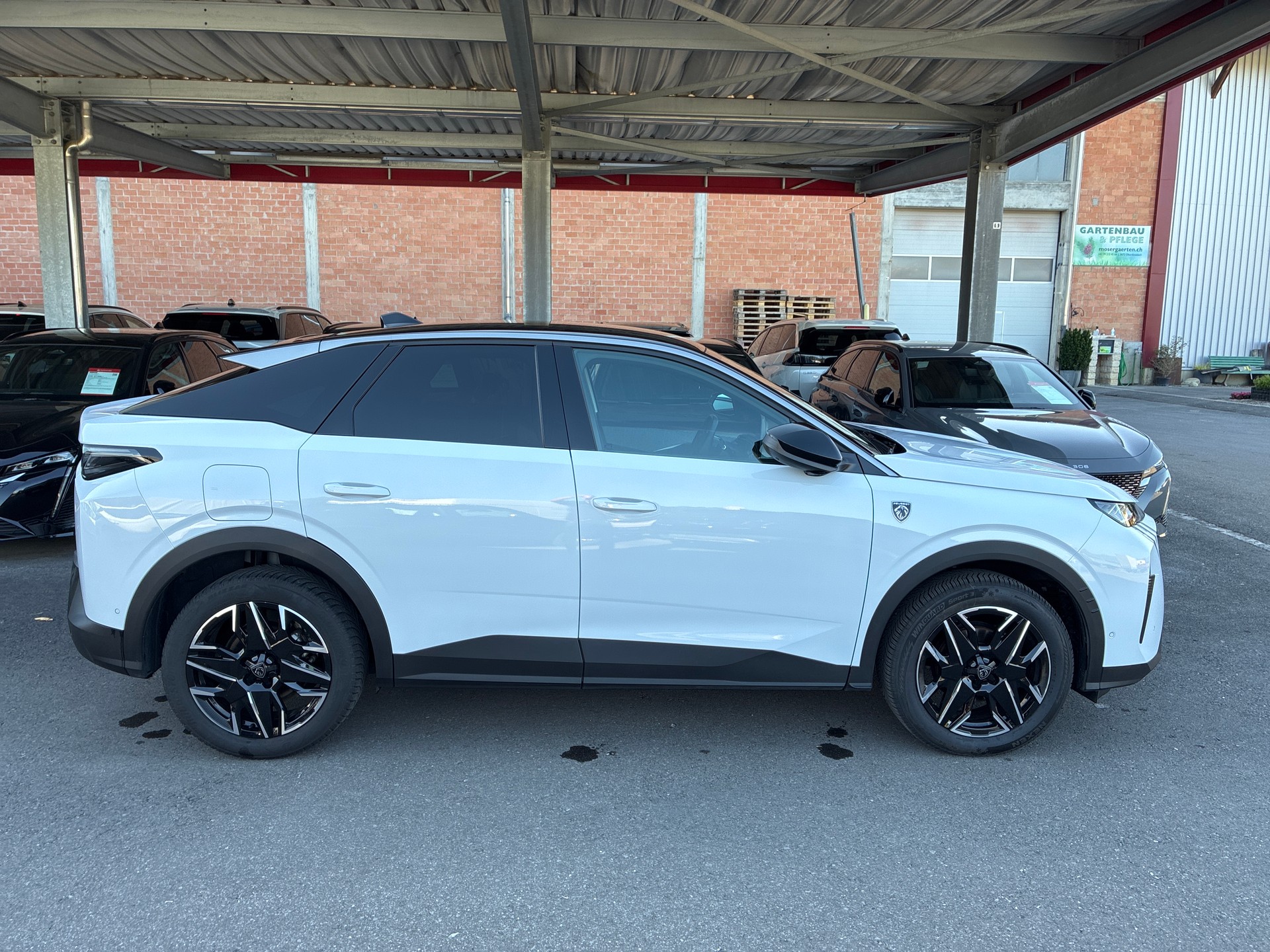 PEUGEOT 3008 145 e-DCS6 Hybrid GT-showroom-element-2