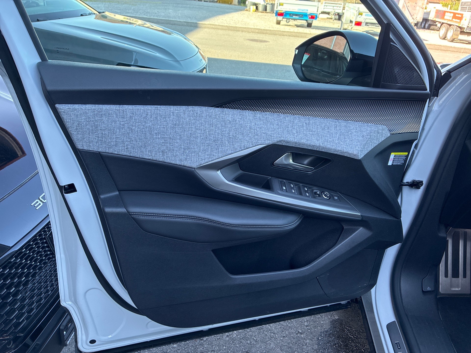 PEUGEOT 3008 145 e-DCS6 Hybrid GT-image-14