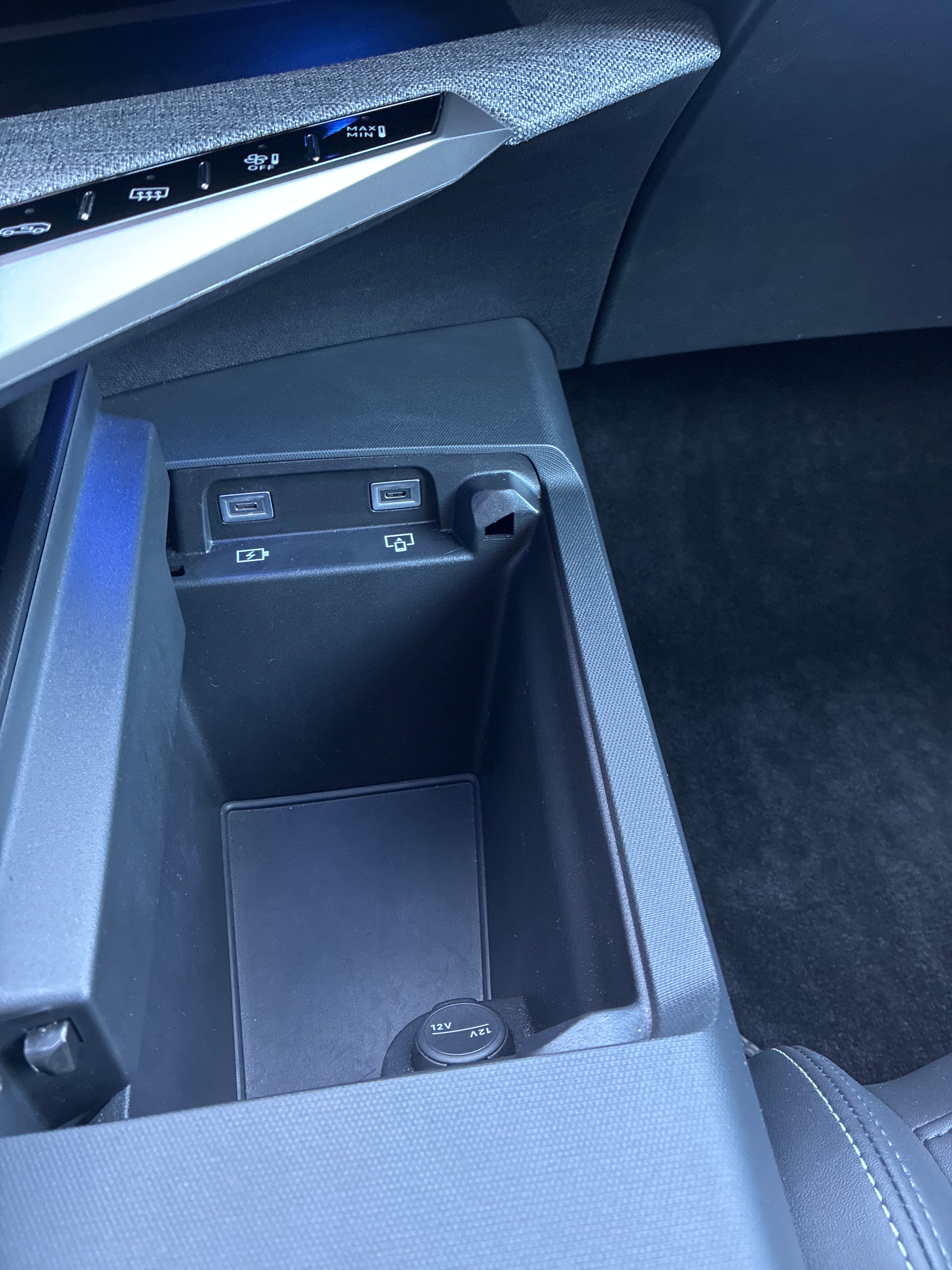 PEUGEOT 3008 145 e-DCS6 Hybrid GT-image-25
