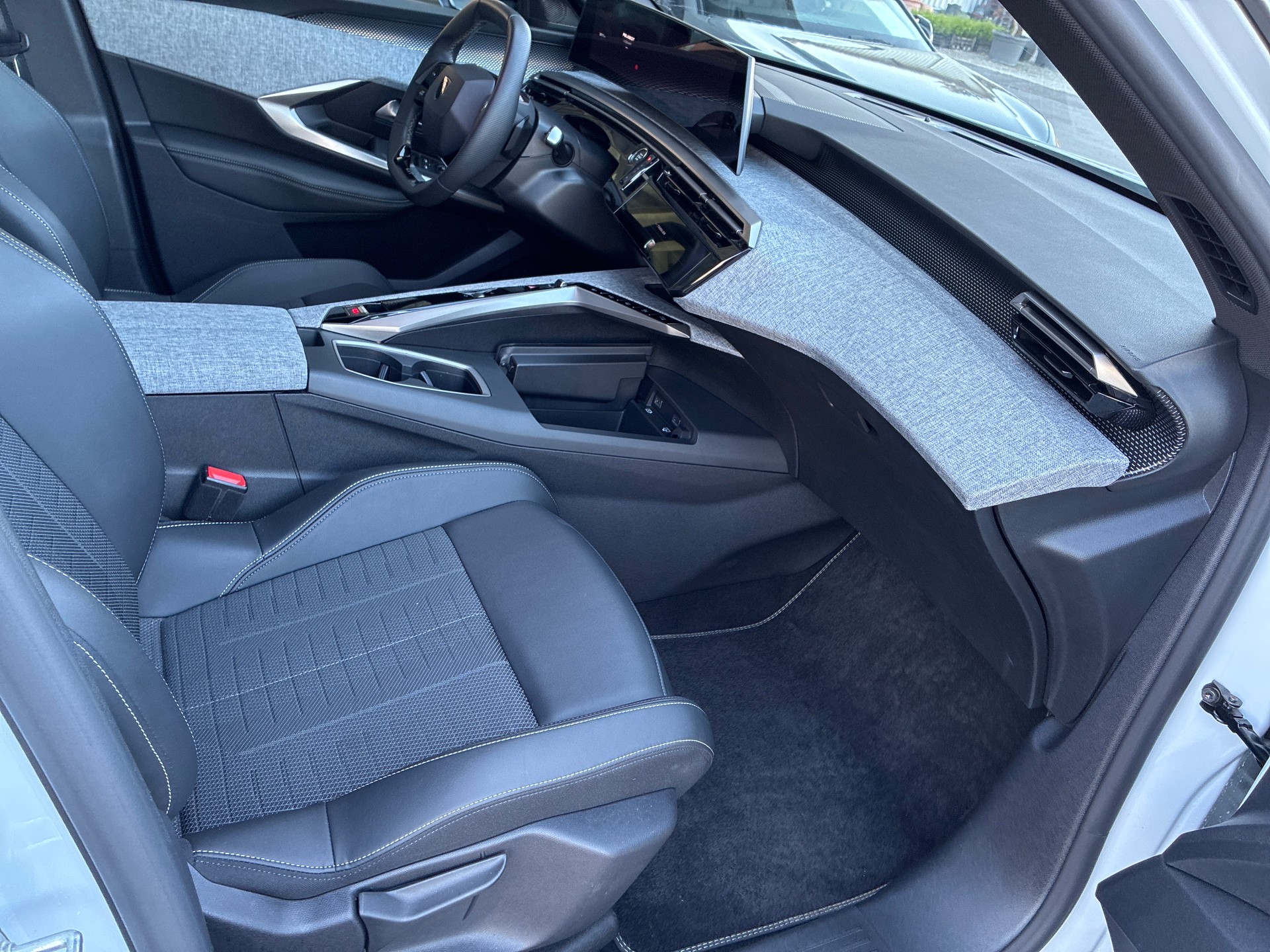 PEUGEOT 3008 145 e-DCS6 Hybrid GT-image-12