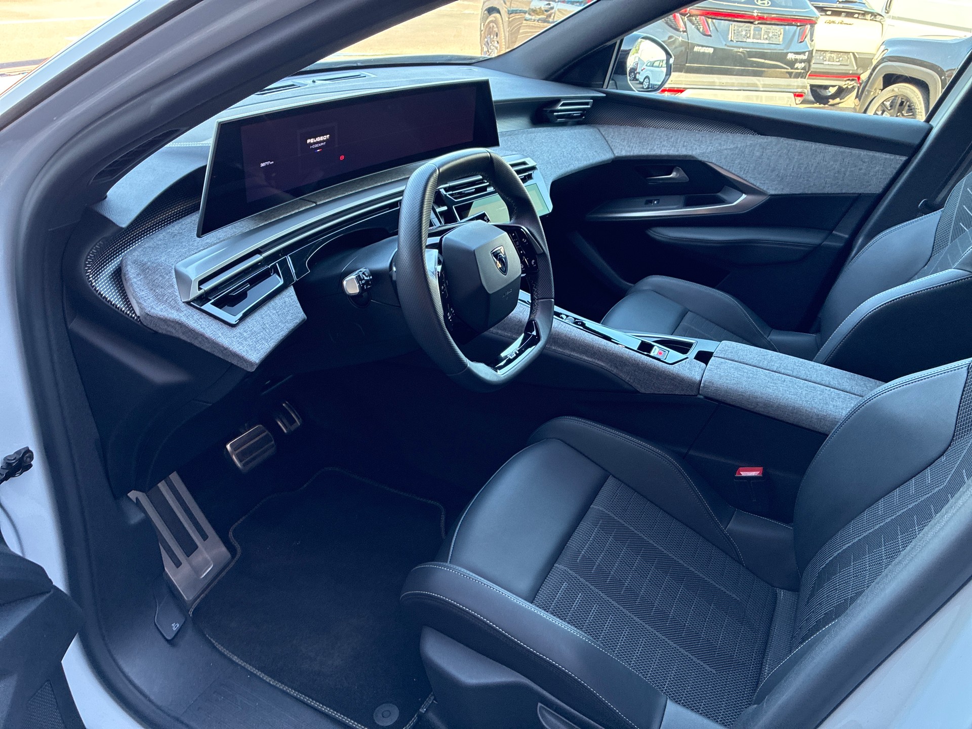 PEUGEOT 3008 145 e-DCS6 Hybrid GT-image-15
