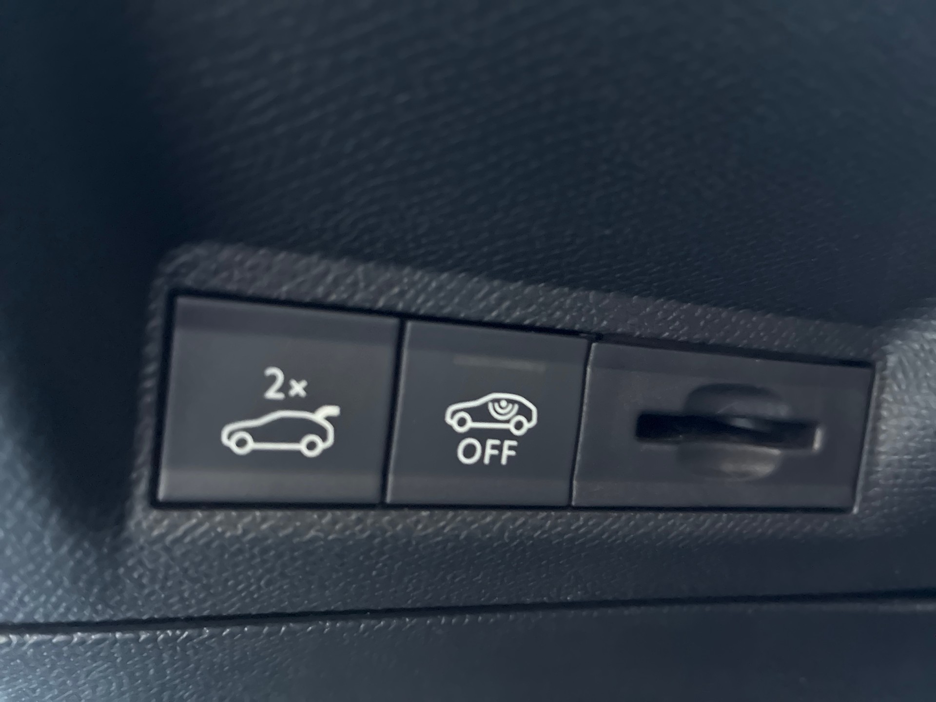PEUGEOT 3008 145 e-DCS6 Hybrid GT-image-17
