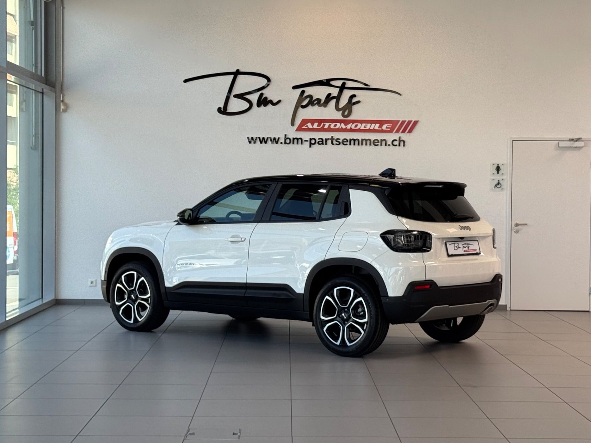 JEEP Avenger 1.2 Turbo MHEV Summit Sky-showroom-element-3