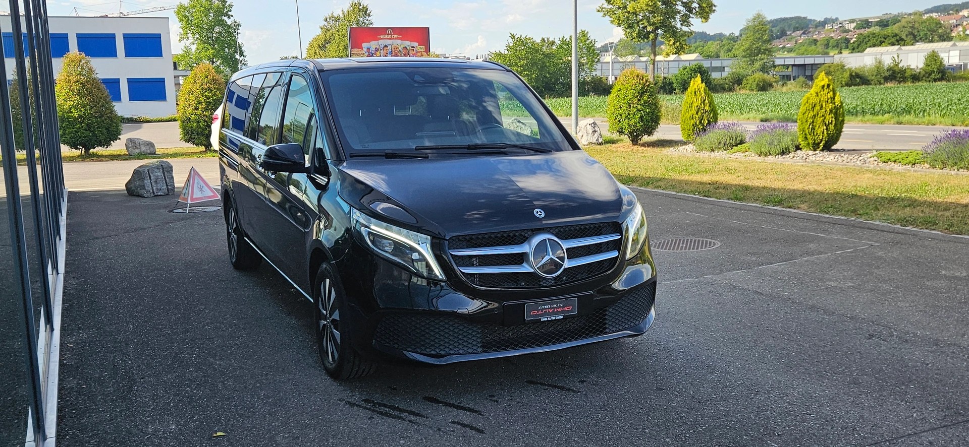 MERCEDES-BENZ Avantgarde lang | 8 Sitze - Liegpaket | Distronic | 360° |-image-3