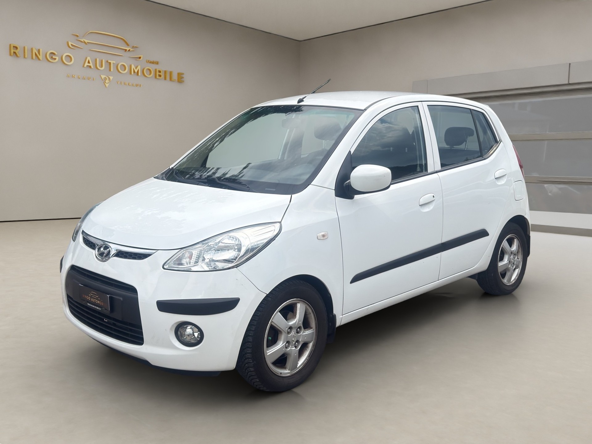 HYUNDAI i10 1.1 Style Automatic-showroom-element-2