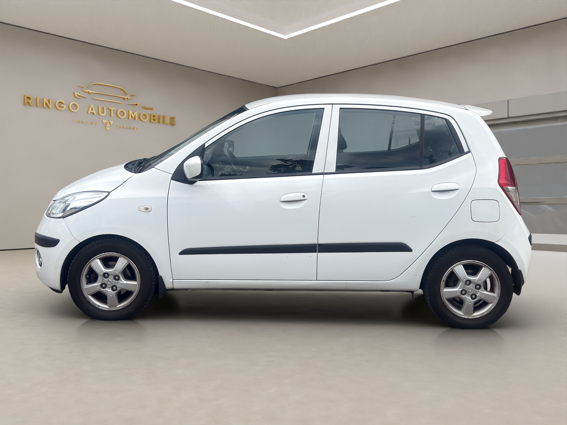 HYUNDAI i10 1.1 Style Automatic-showroom-element-3