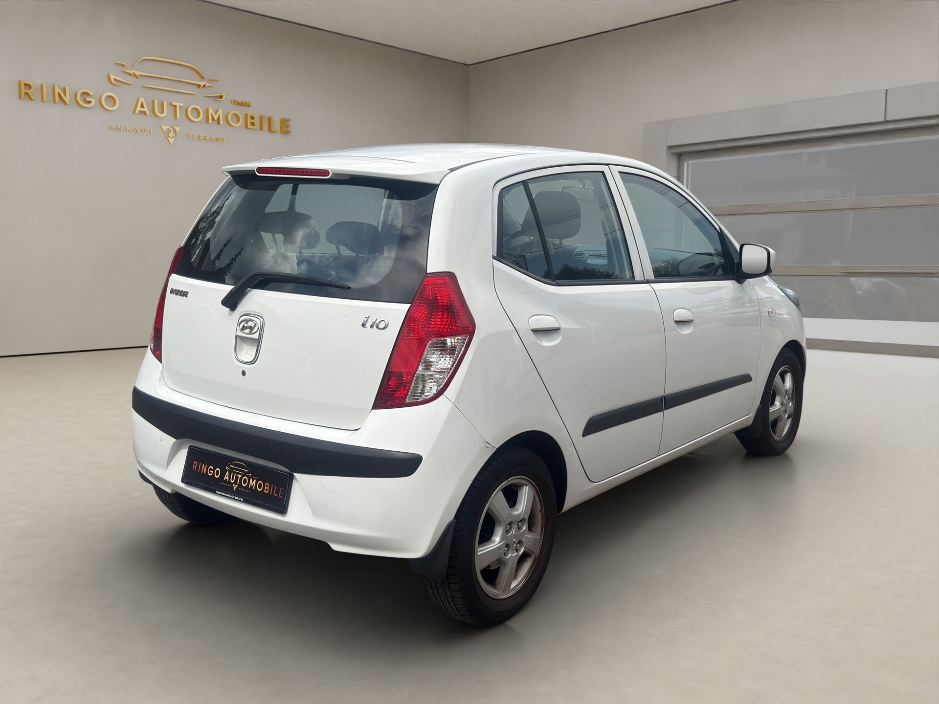 HYUNDAI i10 1.1 Style Automatic-image-6