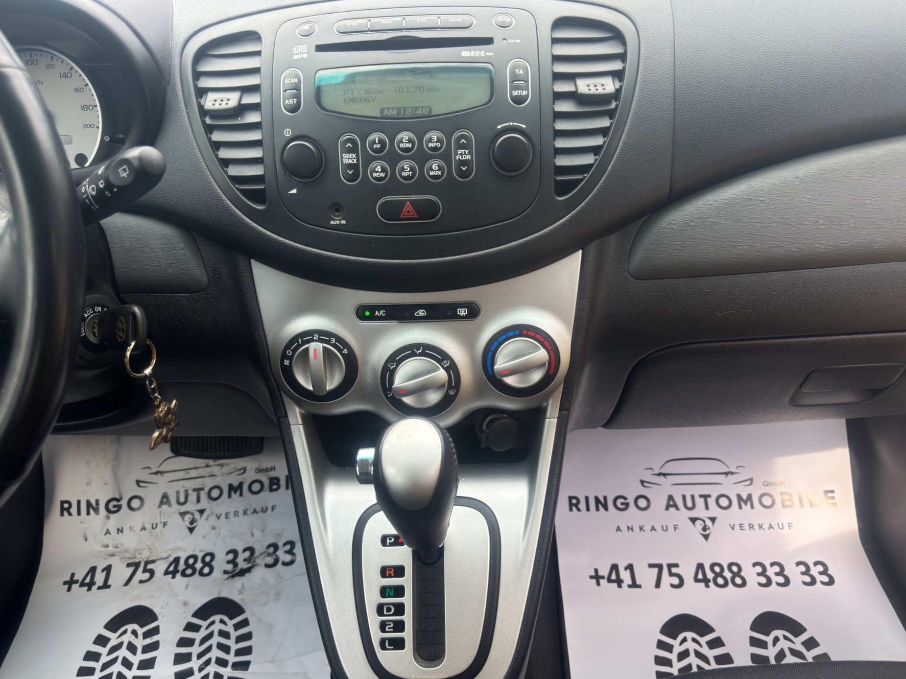 HYUNDAI i10 1.1 Style Automatic-image-12