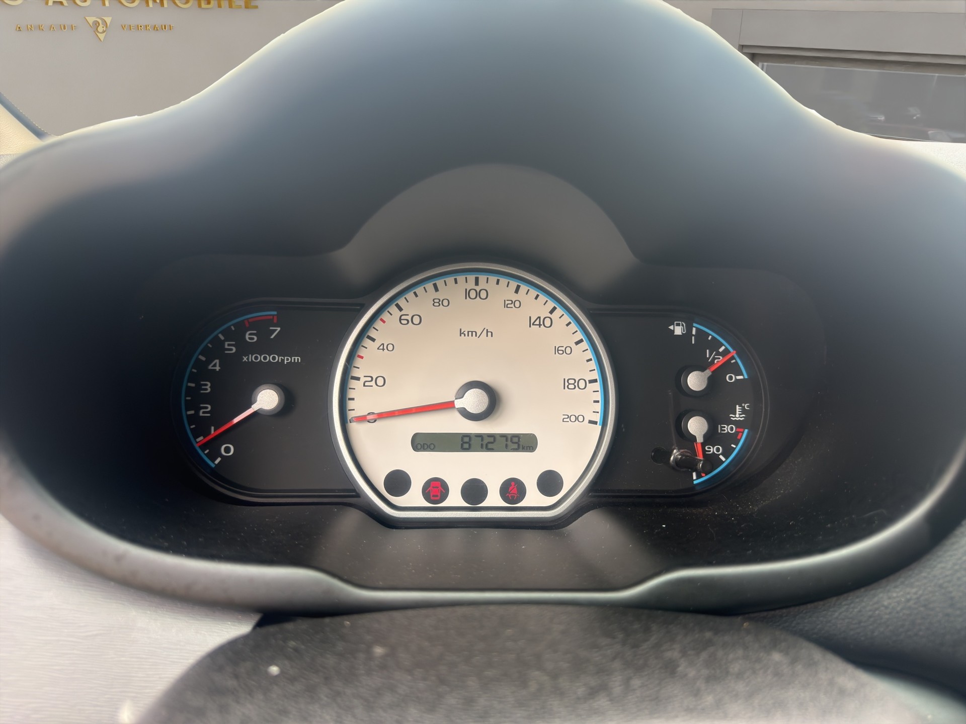HYUNDAI i10 1.1 Style Automatic-image-9
