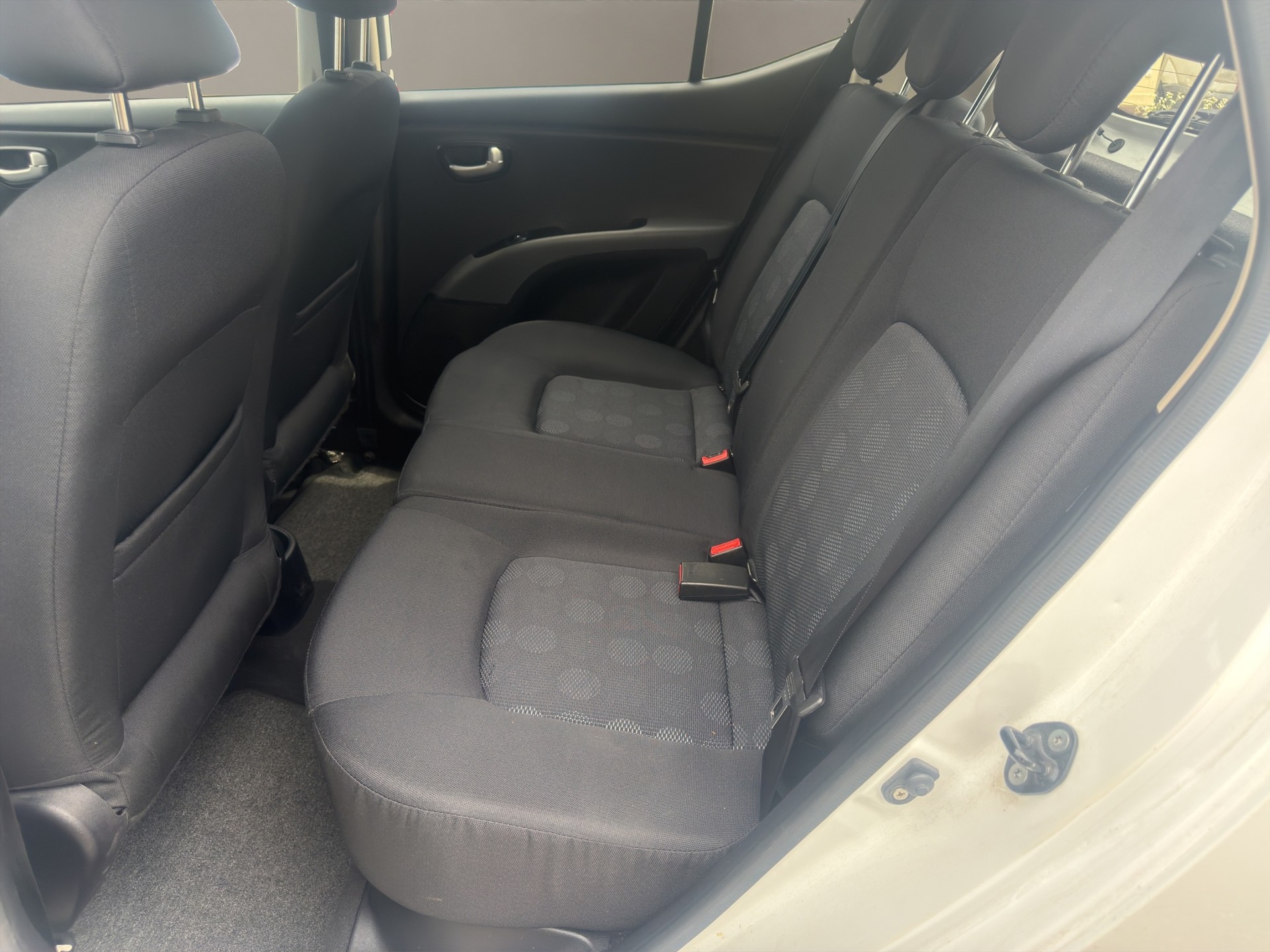 HYUNDAI i10 1.1 Style Automatic-image-10