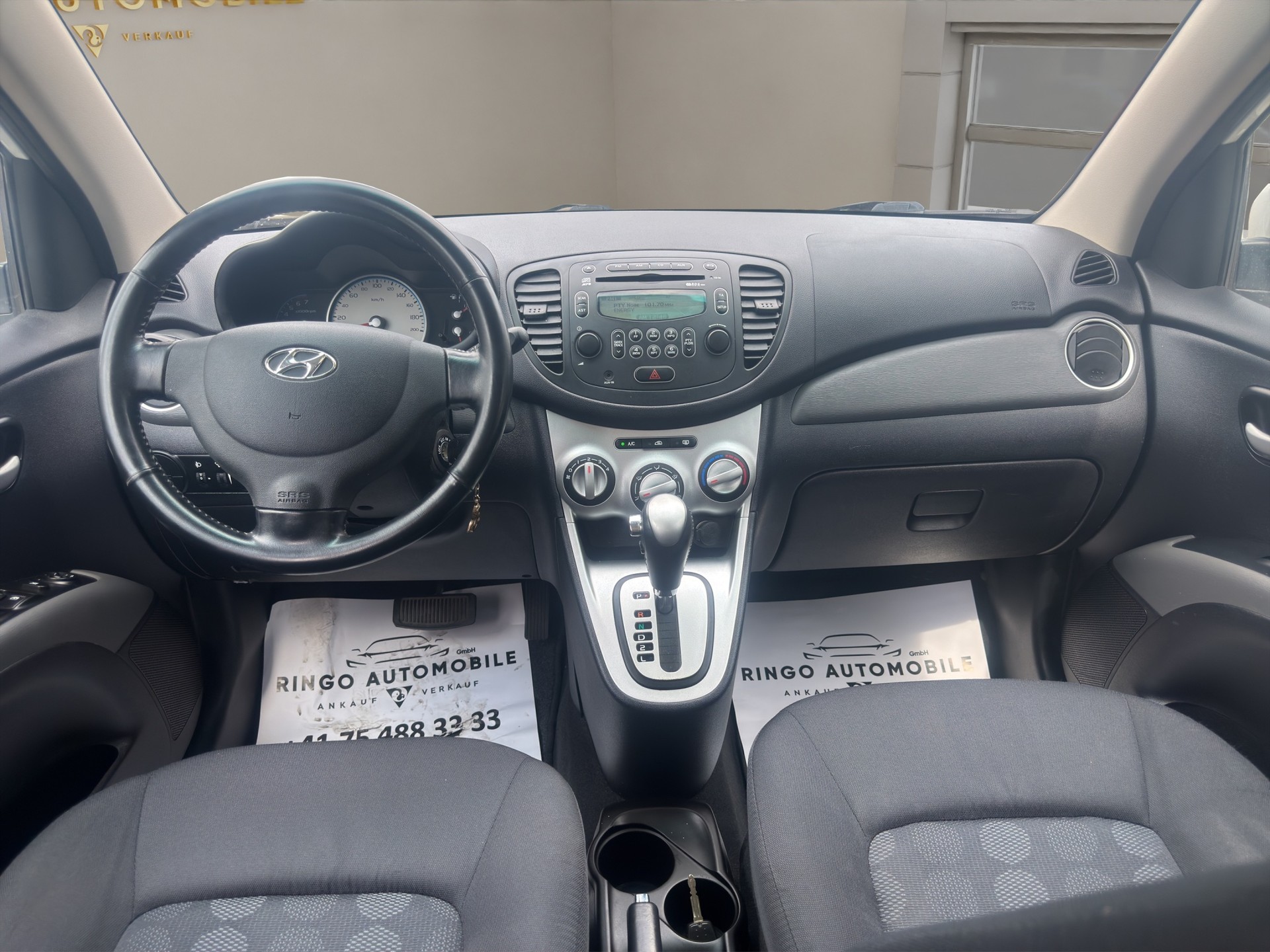 HYUNDAI i10 1.1 Style Automatic-image-11