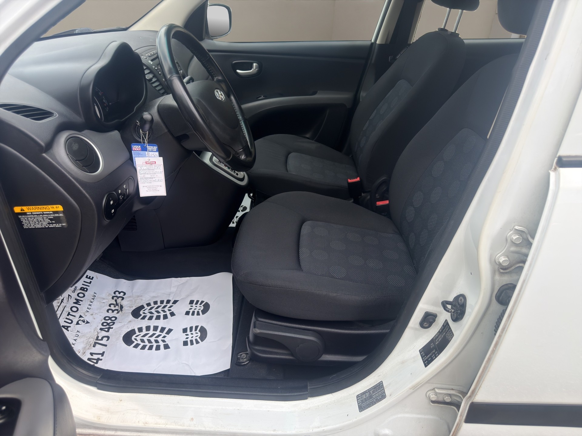 HYUNDAI i10 1.1 Style Automatic-image-8