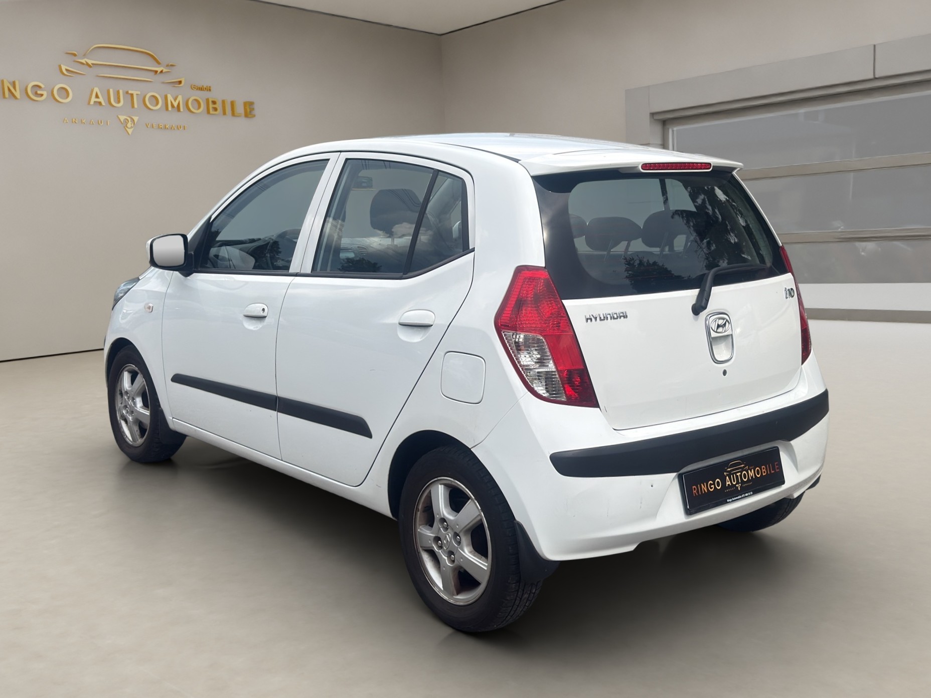 HYUNDAI i10 1.1 Style Automatic-image-4