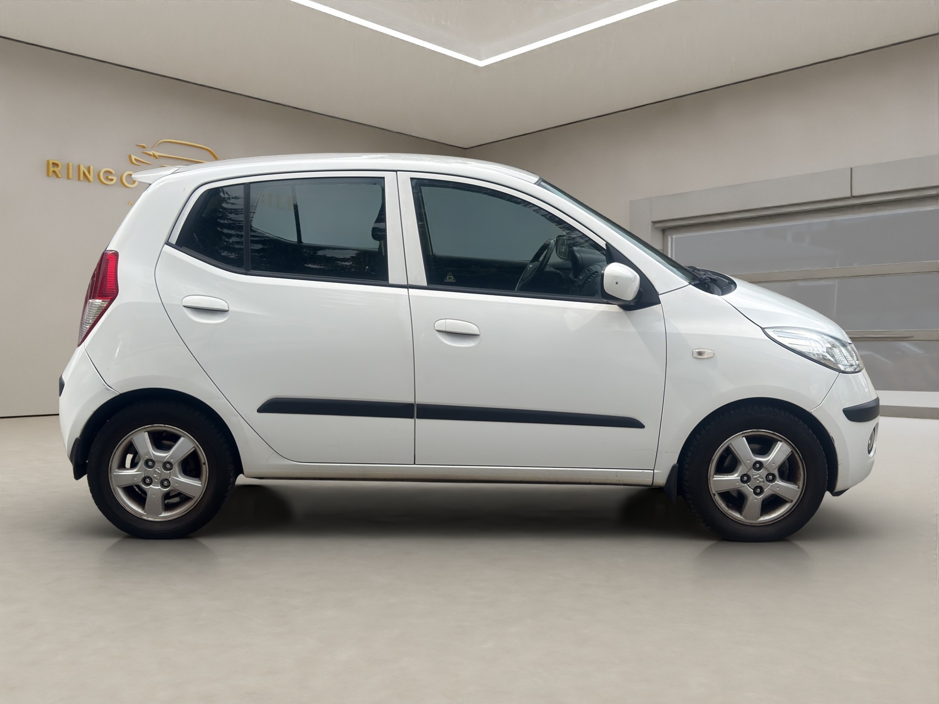 HYUNDAI i10 1.1 Style Automatic-image-7