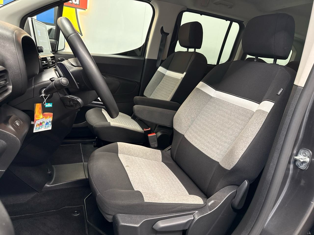 CITROEN Berlingo XL 1.5 BlueHDi 7 Plätze Feel PackEAT8-showroom-element-3