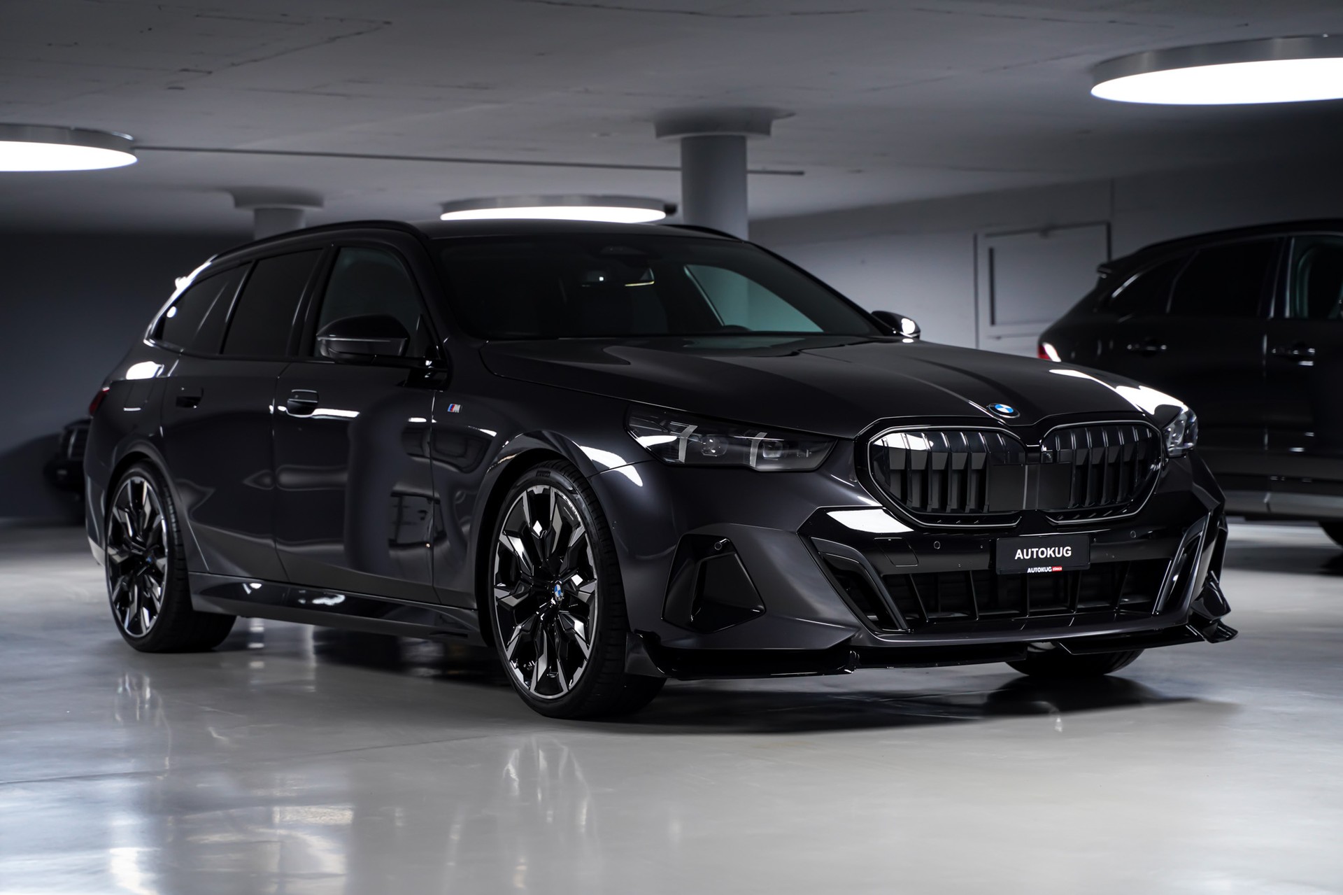 BMW 520i sDrive 48V Touring M Sport Pro Steptronic-showroom-element-3