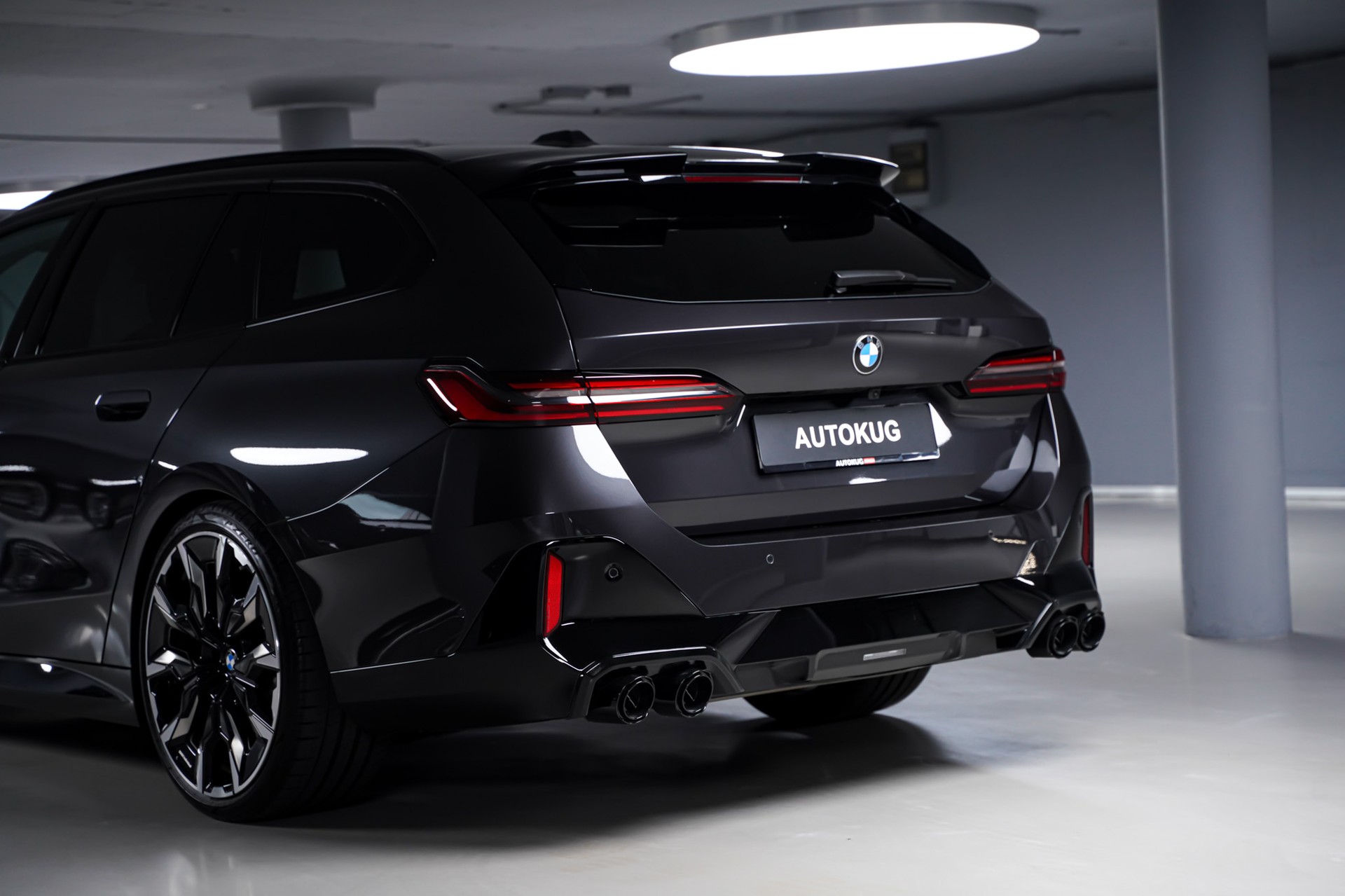 BMW 520i sDrive 48V Touring M Sport Pro Steptronic-image-8