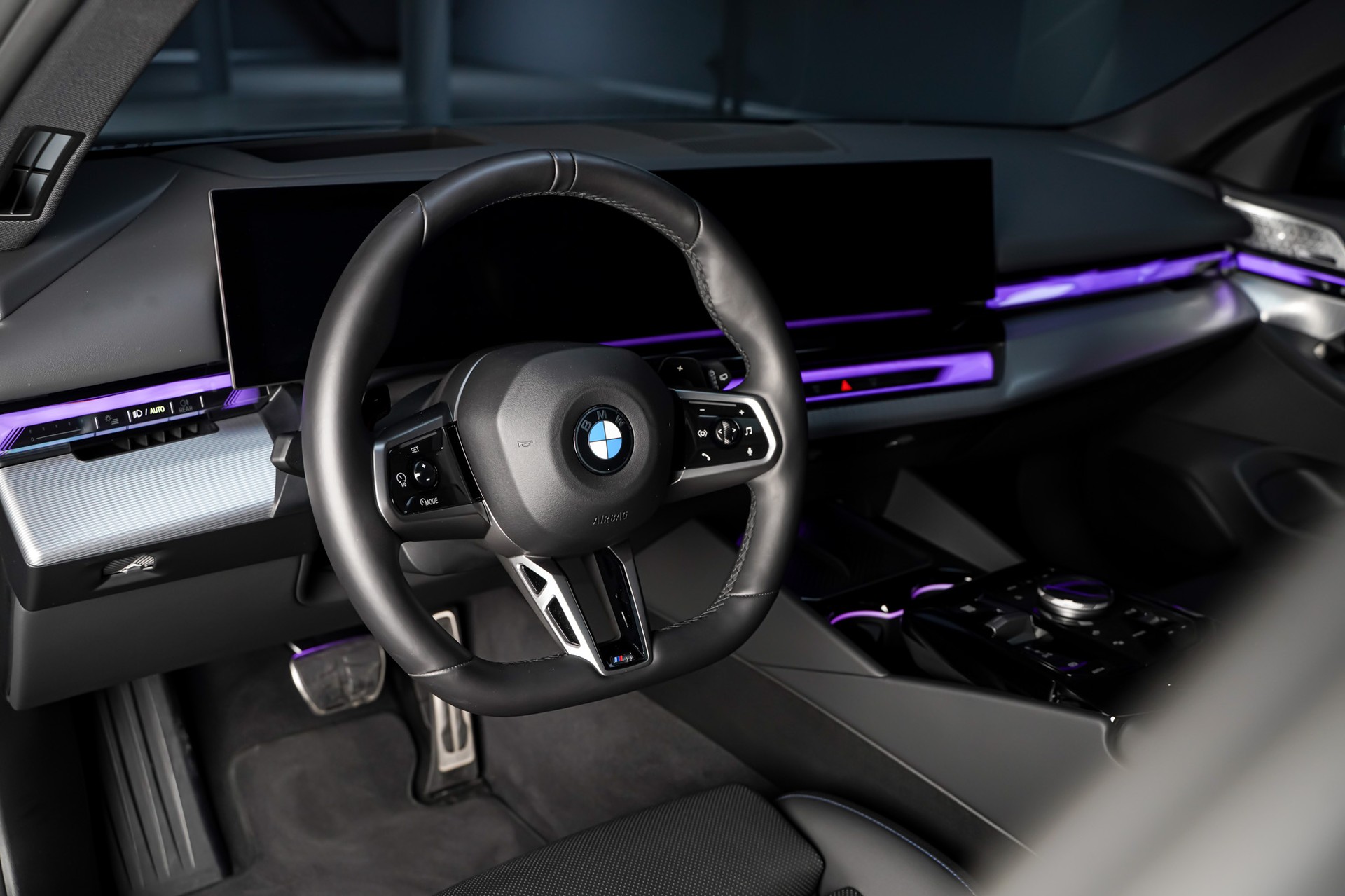 BMW 520i sDrive 48V Touring M Sport Pro Steptronic-image-11