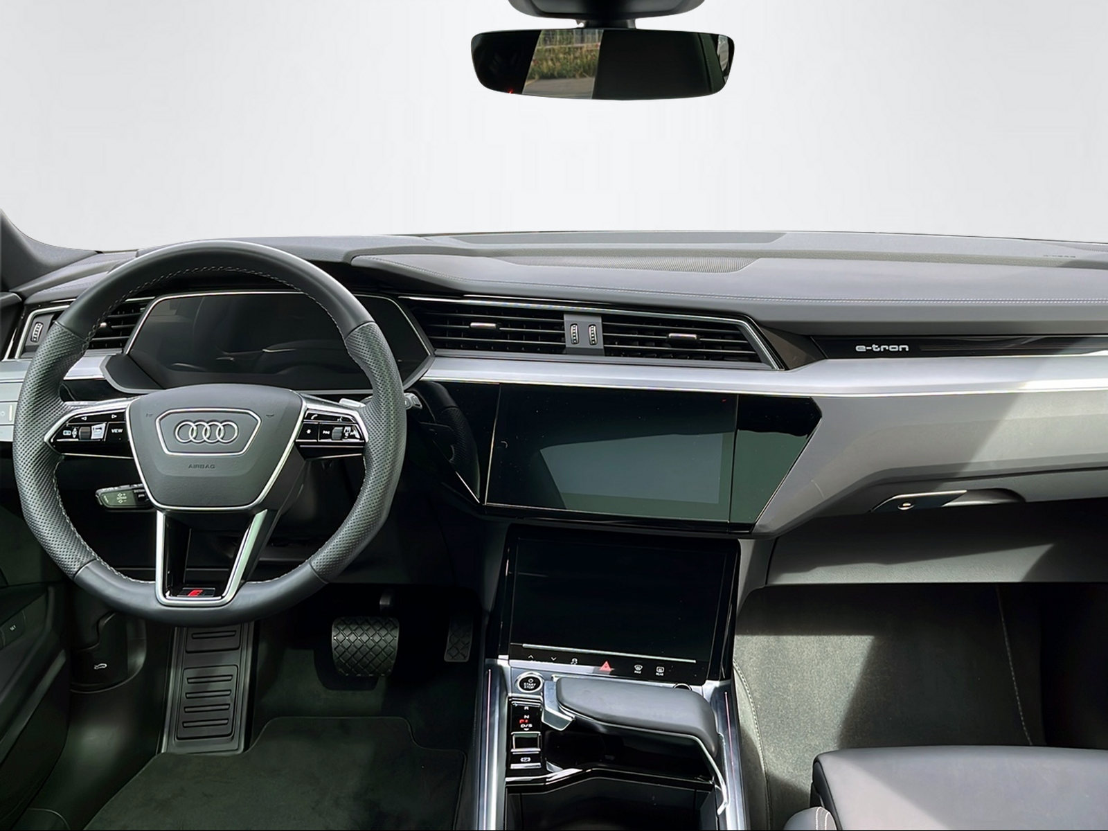 AUDI e-tron 55 S Line quattro-image-9