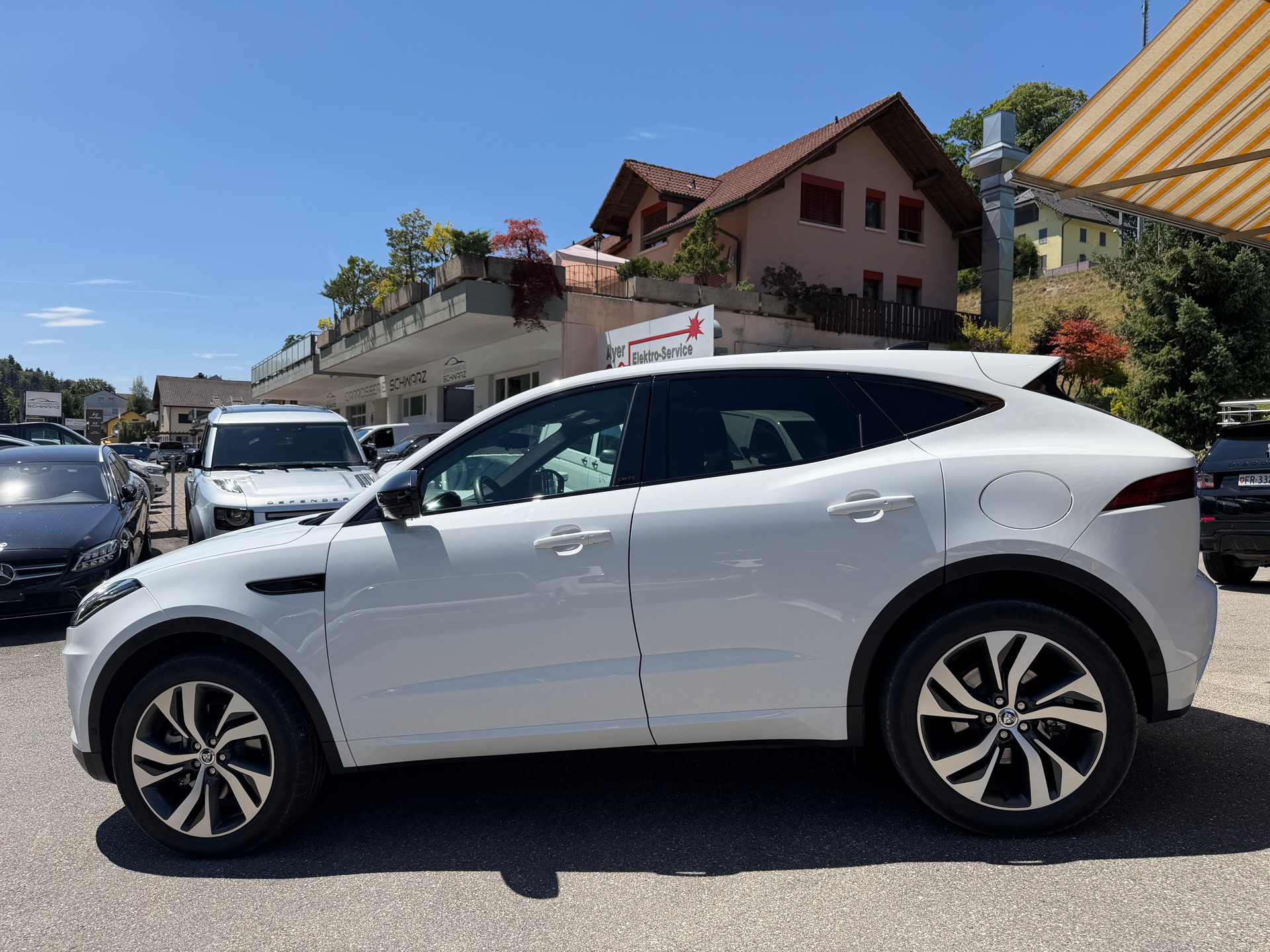 JAGUAR E-Pace 1.5 P300e R-Dynamic AWD HSE-image-5
