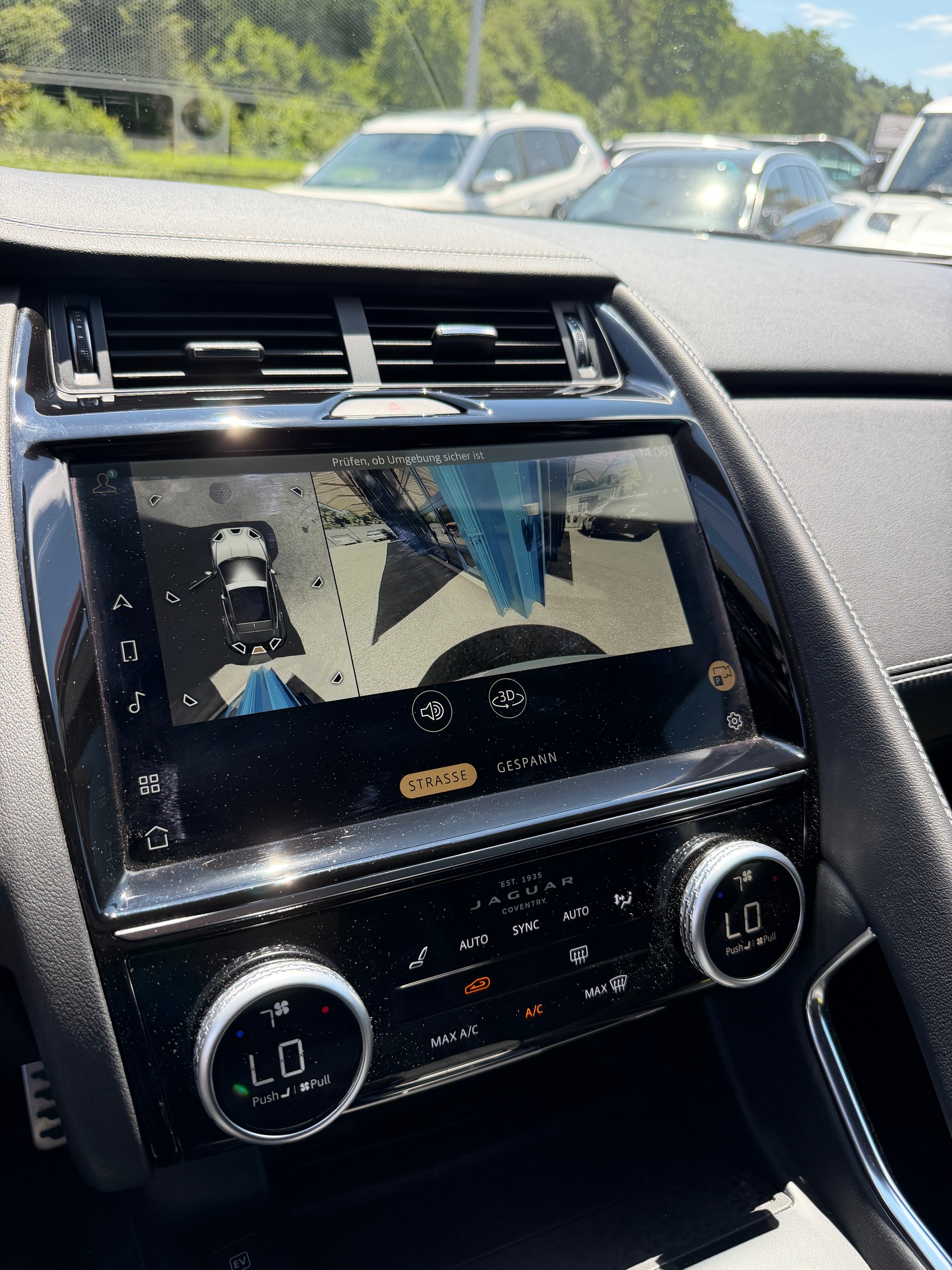 JAGUAR E-Pace 1.5 P300e R-Dynamic AWD HSE-image-14