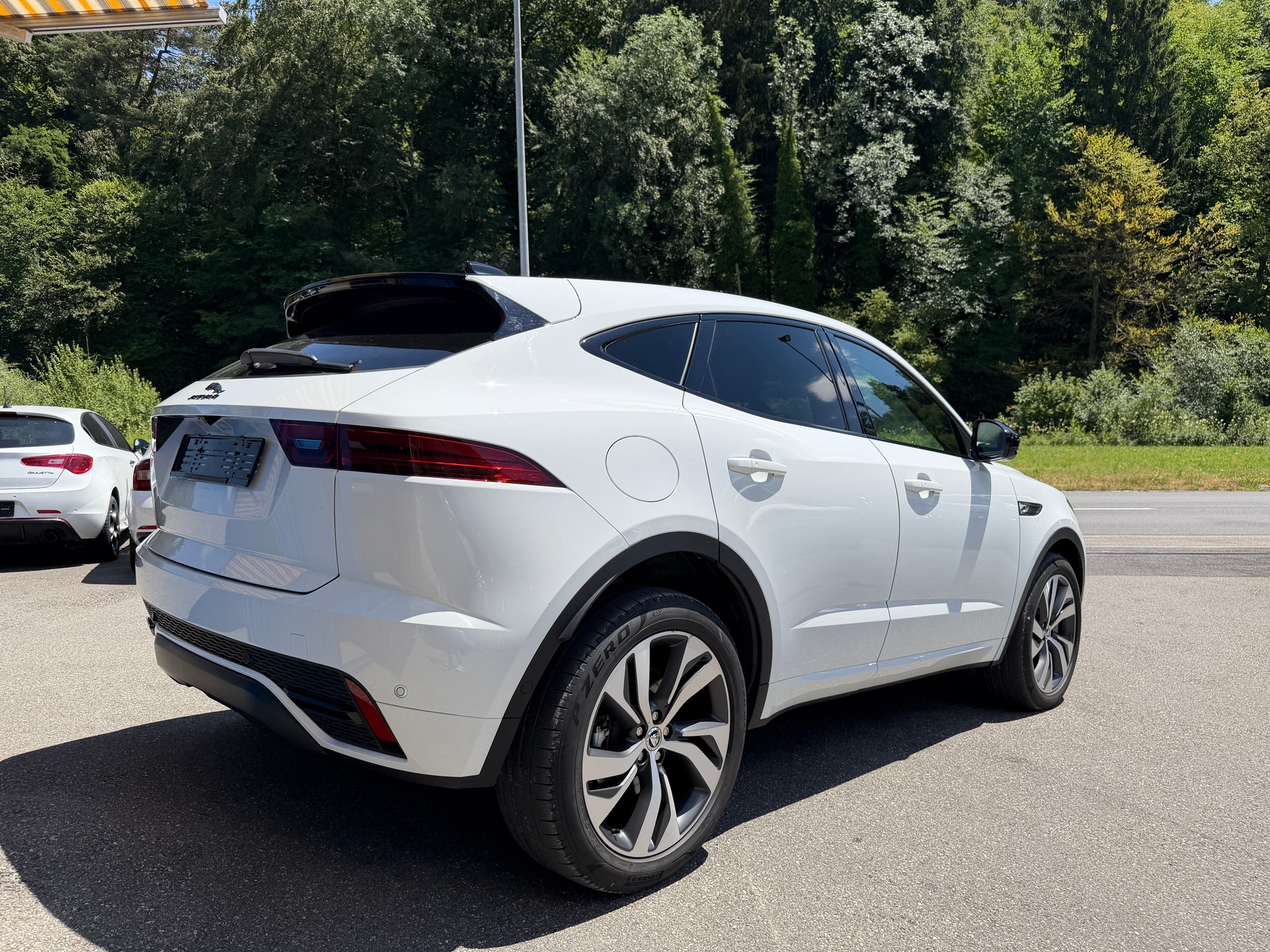JAGUAR E-Pace 1.5 P300e R-Dynamic AWD HSE-image-3