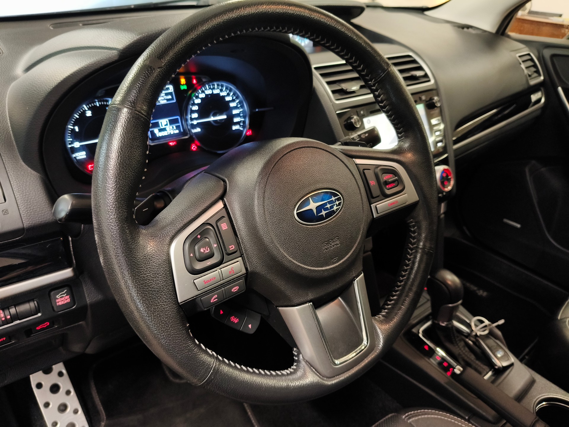SUBARU Forester 2.0D Luxury Lineatronic-image-17