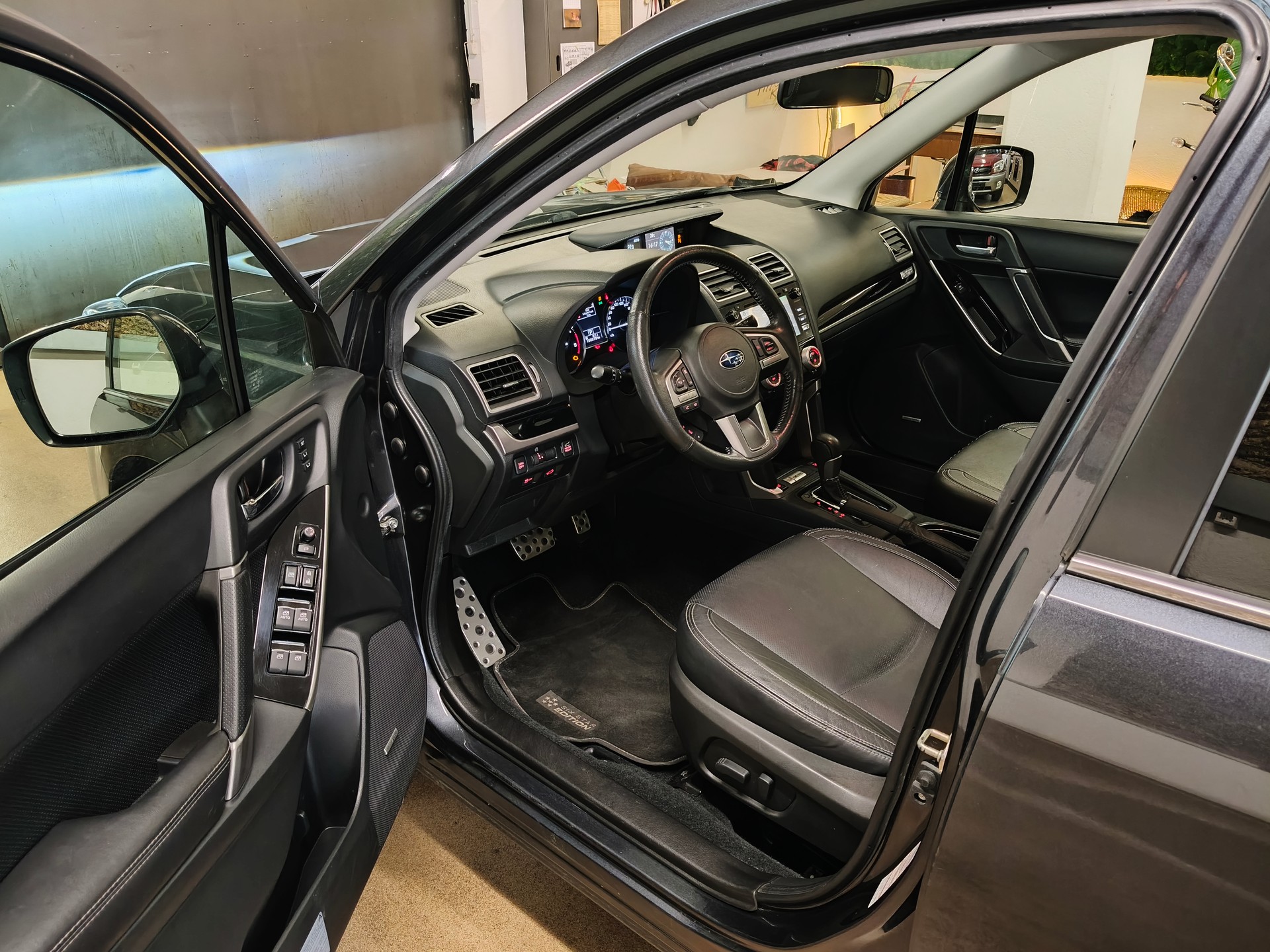 SUBARU Forester 2.0D Luxury Lineatronic-image-13