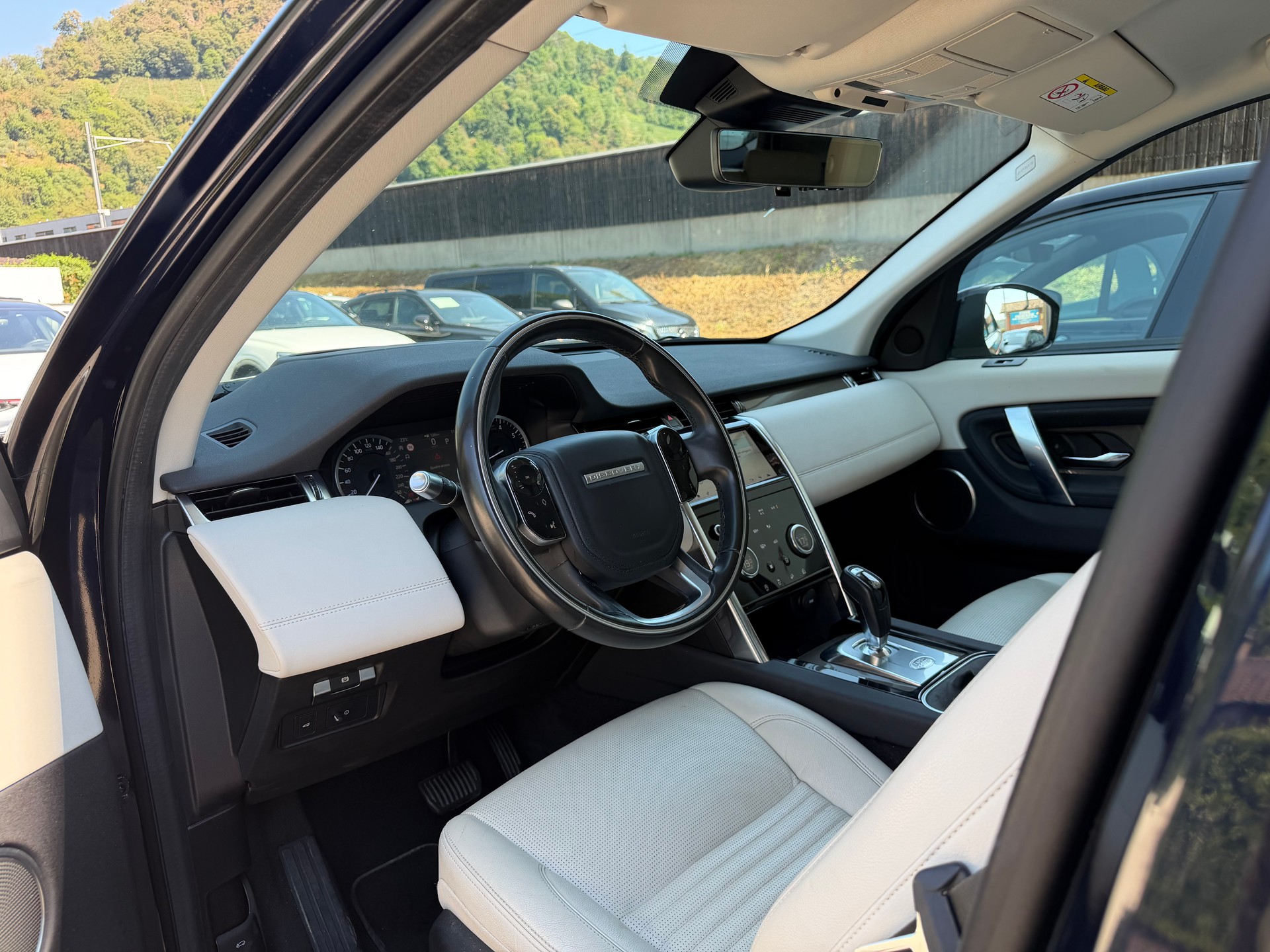 LAND ROVER Discovery Sport P200 2.0 Si4 MHEV S AT9-image-9