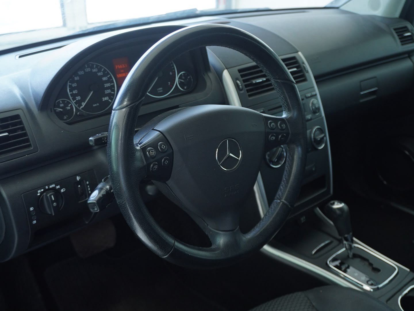 MERCEDES-BENZ A 180 Avantgarde Selection Autotronic-showroom-element-2