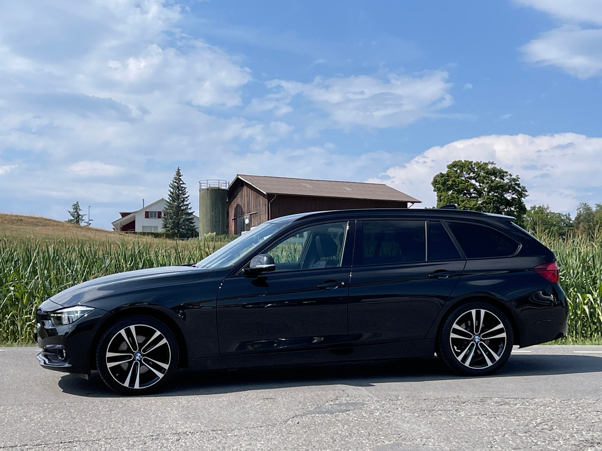 BMW 320d xDrive Touring Edition Sport Line Steptronic-showroom-element-1