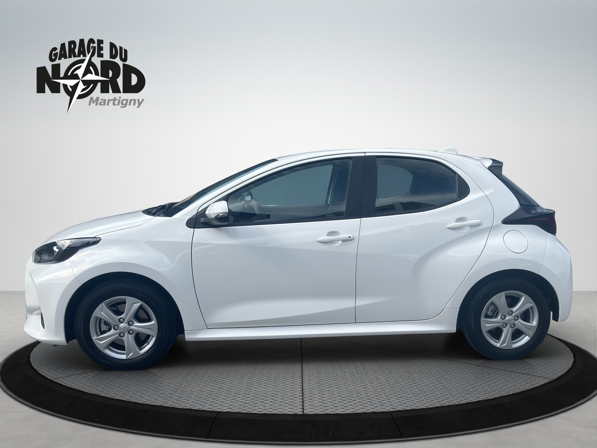TOYOTA Yaris 1.5 Comfort e-CVT-showroom-element-2