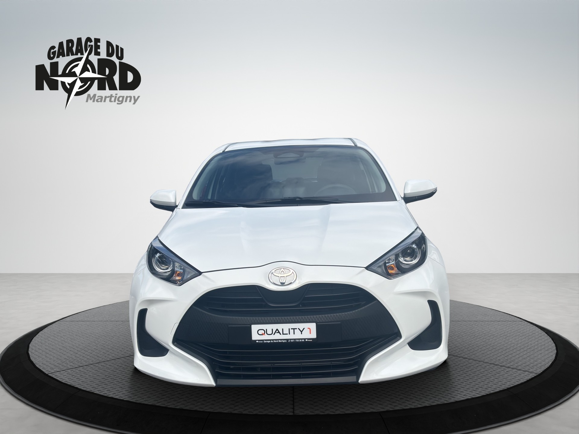 TOYOTA Yaris 1.5 Comfort e-CVT-showroom-element-1