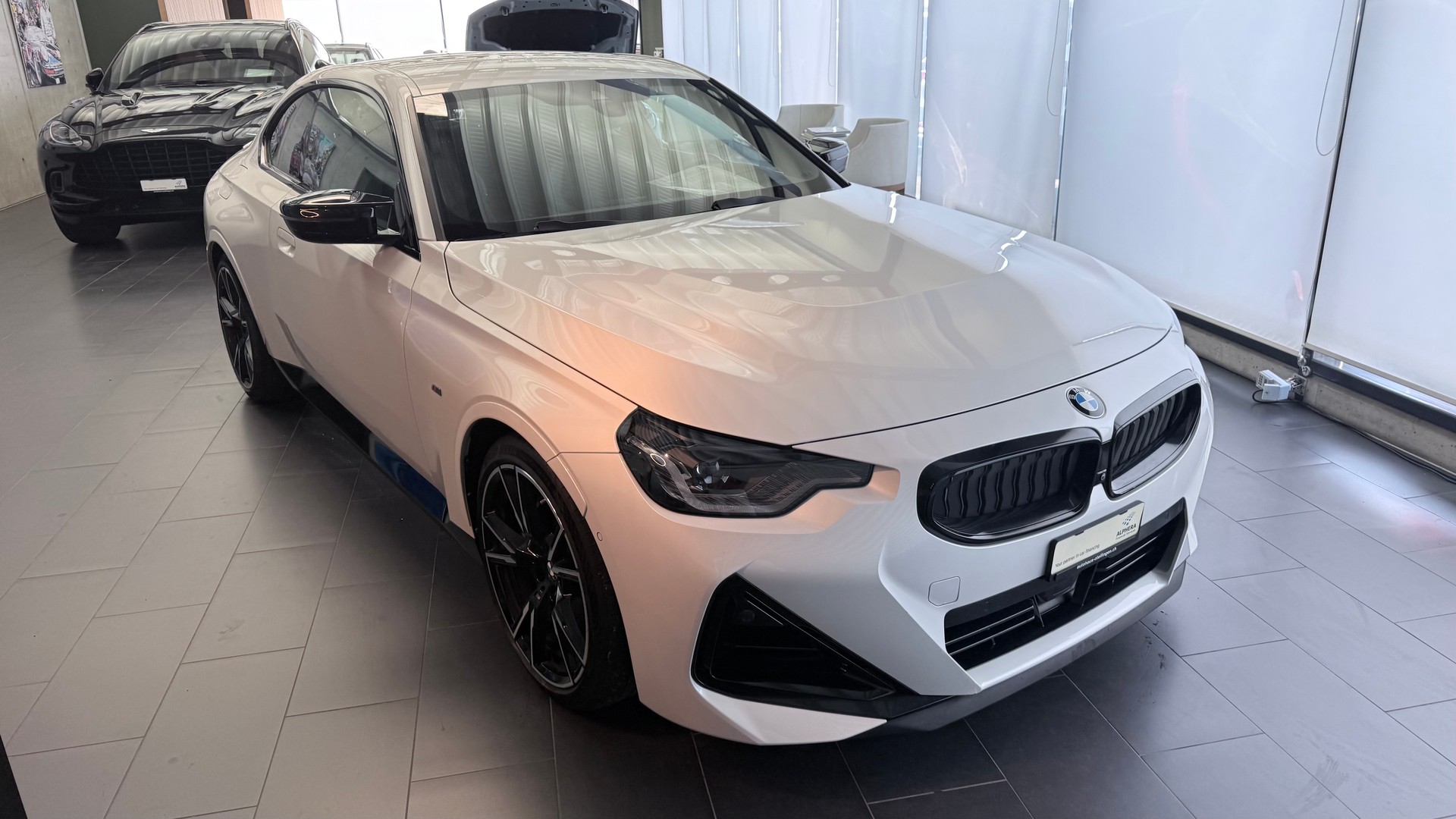 BMW M240i xDrive Coupé-showroom-element-1