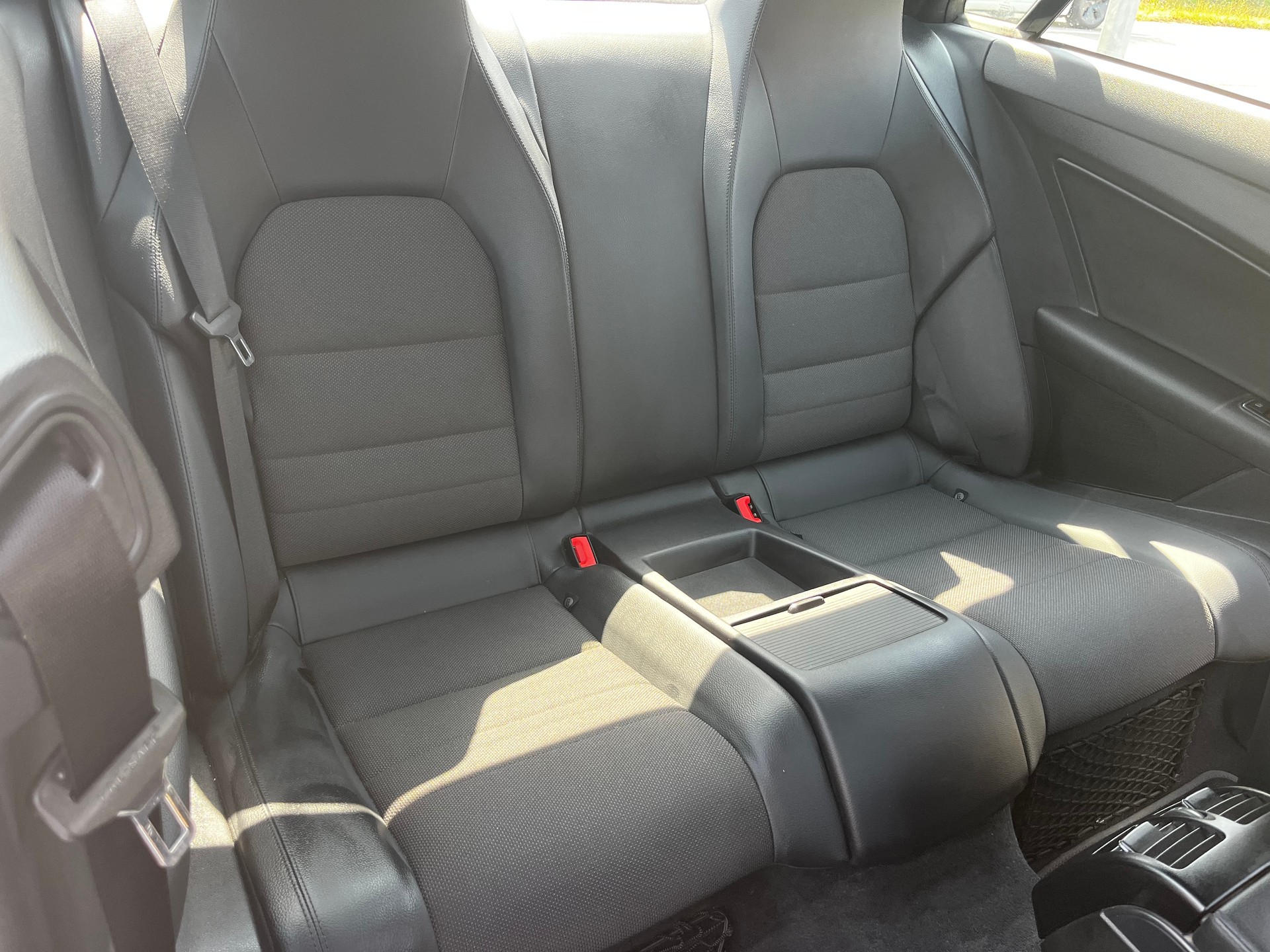 MERCEDES-BENZ E 250 CGI BlueEfficiency Automatic-image-12